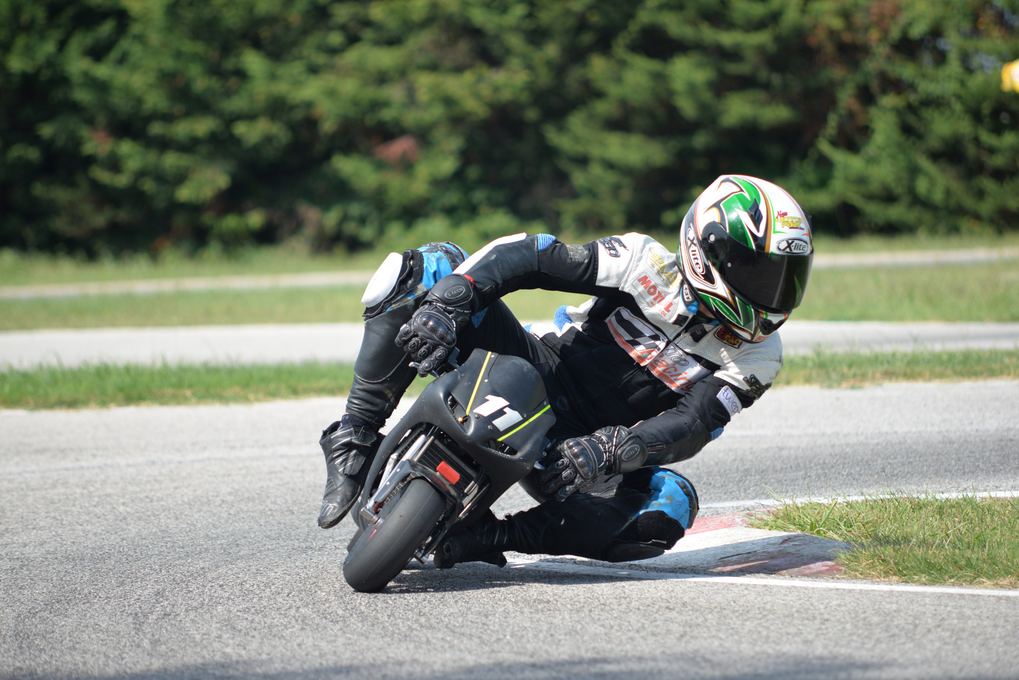 Nikon D610 + AF Nikkor 70-210mm f/4-5.6 sample photo. Minimoto photography