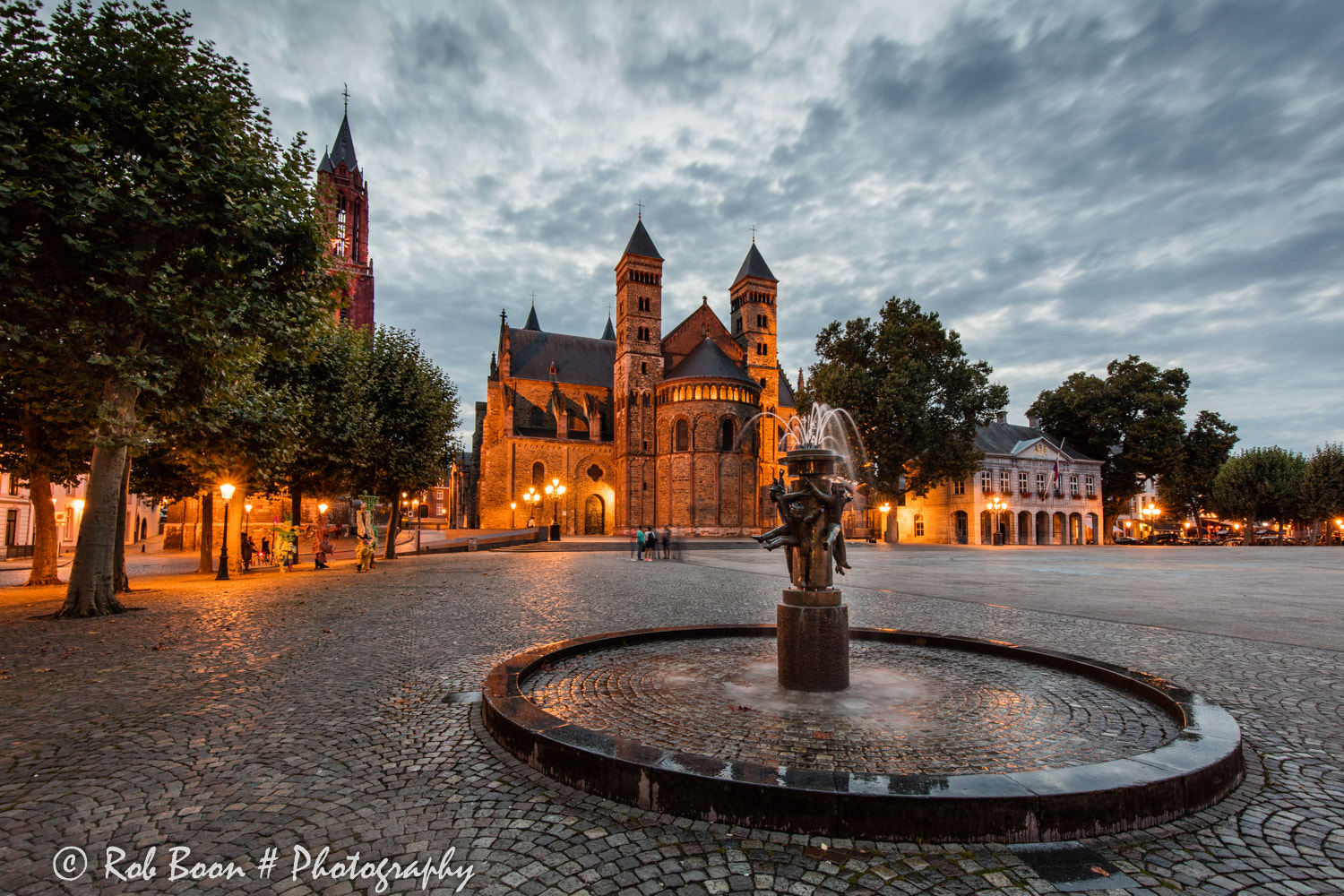 Canon EOS 5DS + Canon EF 16-35mm F4L IS USM sample photo. Vrijthof, maastricht 10 photography