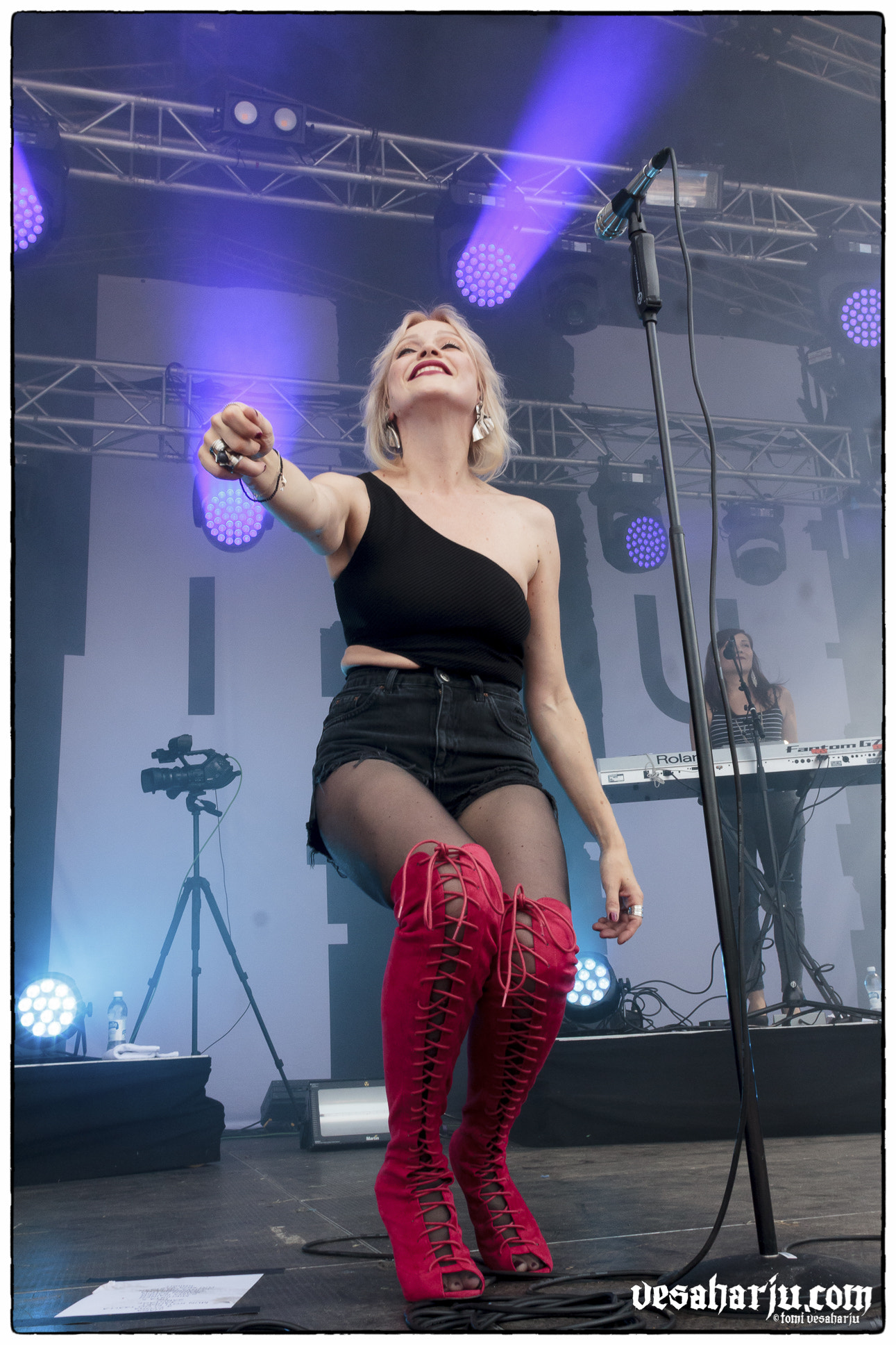 Canon EOS 60D + Canon EF 20mm F2.8 USM sample photo. Chisu | riihimäki rock 2016 | riihimäki photography