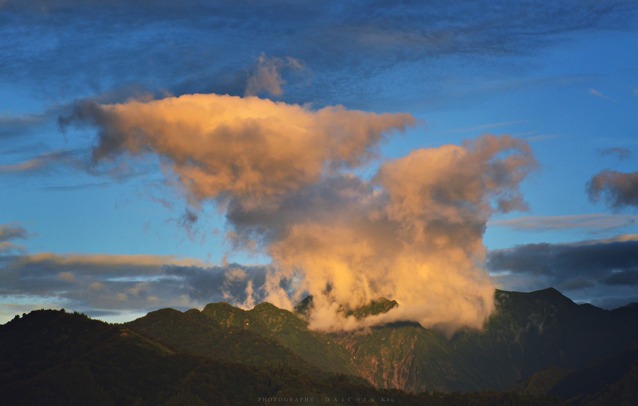 Nikon D7000 + AF Nikkor 50mm f/1.4 sample photo. Sunset mountains　 photography