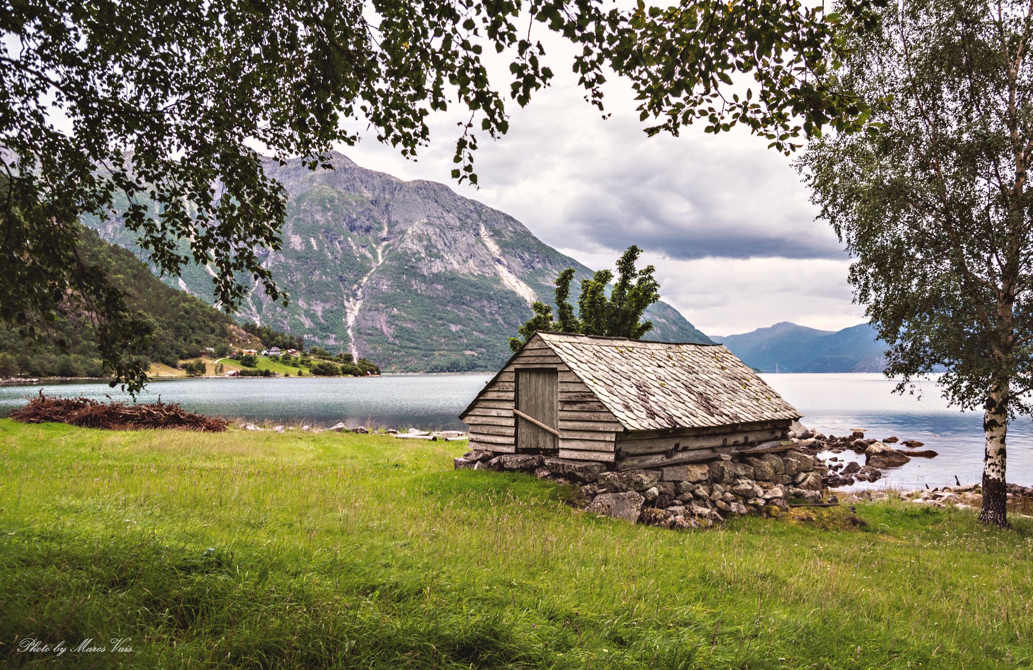 Nikon D5200 + Tamron SP AF 17-50mm F2.8 XR Di II LD Aspherical (IF) sample photo. Cottage on the fjord ... photography