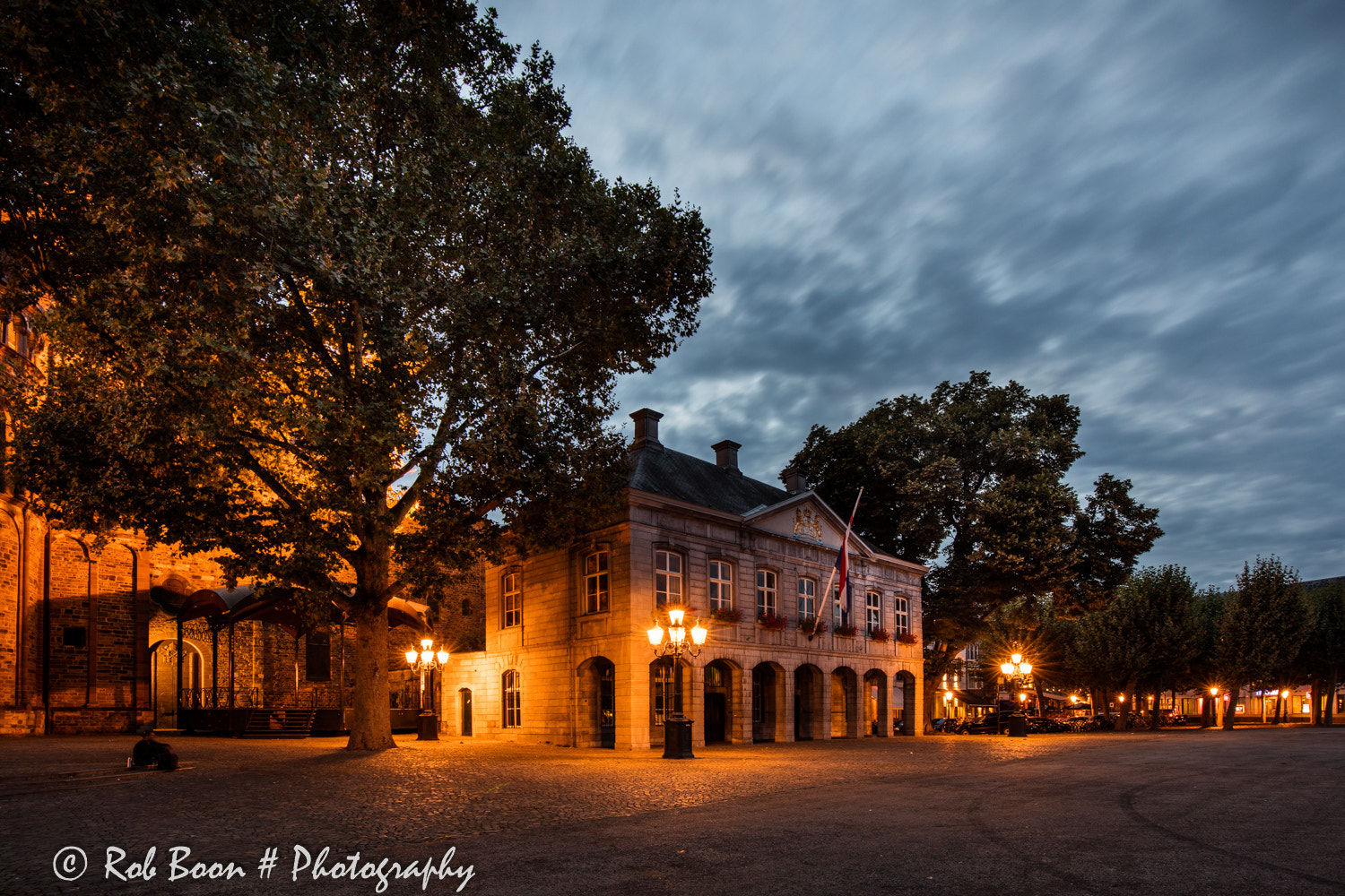 Canon EOS 5DS + Canon EF 16-35mm F4L IS USM sample photo. Hoofdwacht, vrijthof maastricht 11 photography