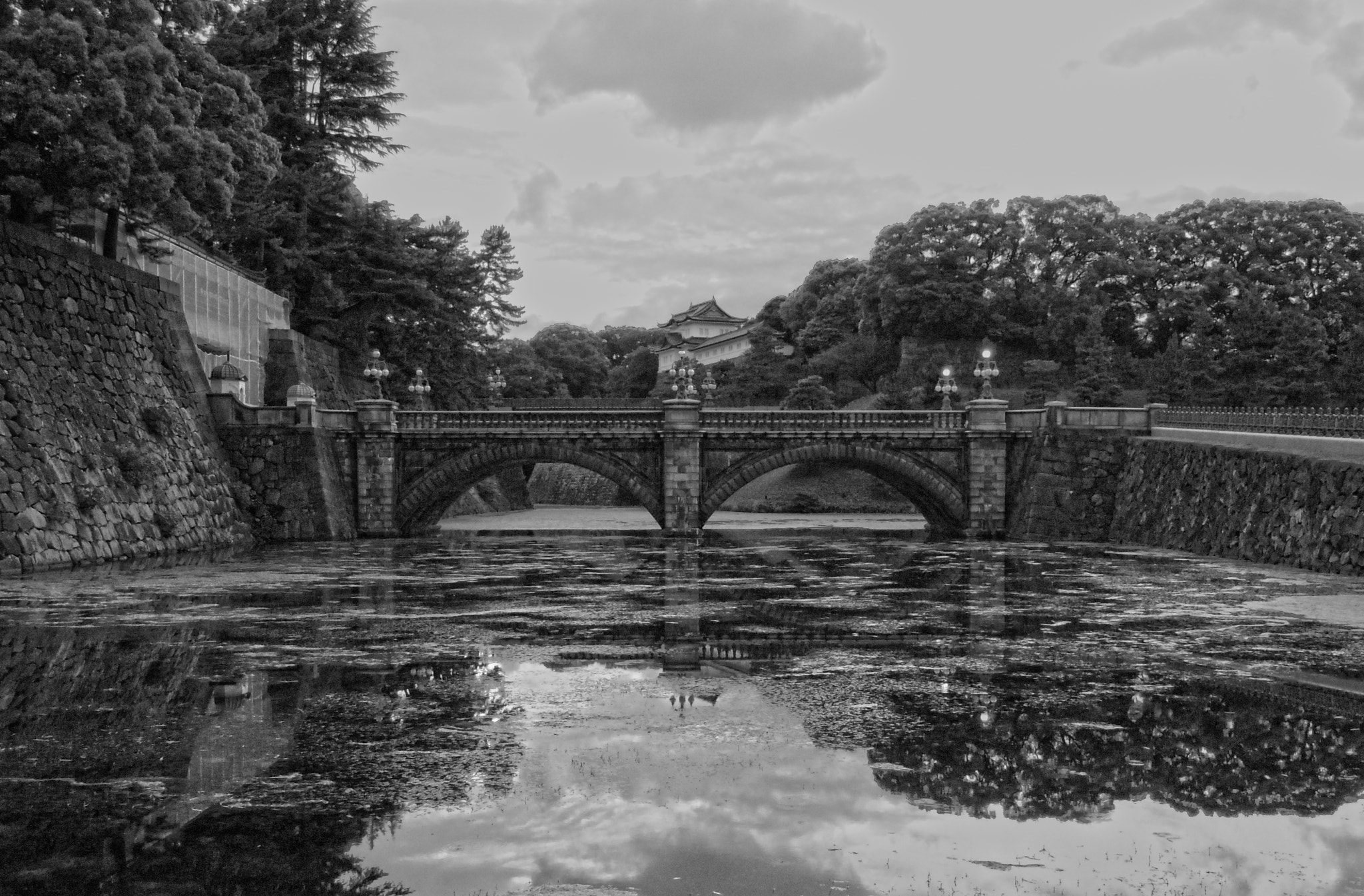 Pentax Q7 sample photo. Tokio in black and colors photography