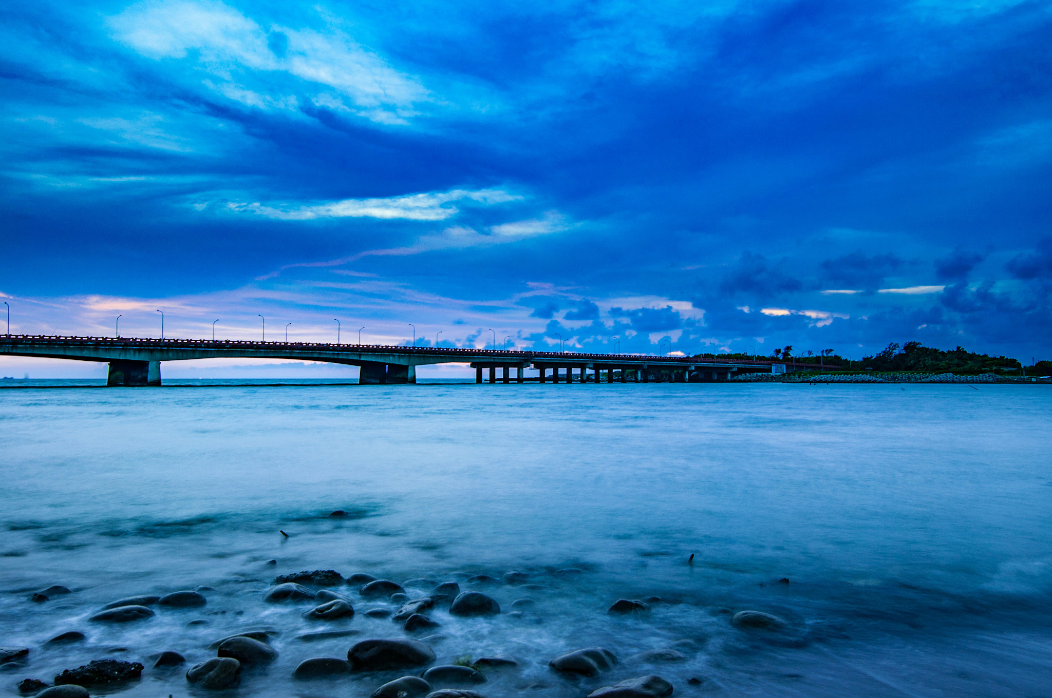 Nikon AF-S Nikkor 16-35mm F4G ED VR sample photo. 雲與海的對話 photography