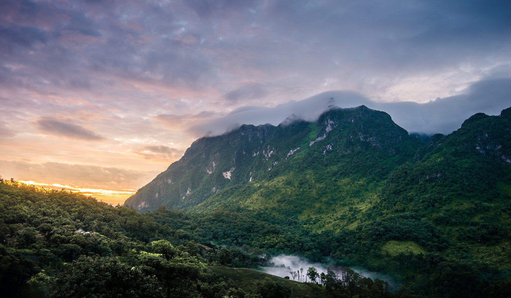 Nikon AF-S Nikkor 18-35mm F3.5-4.5G ED sample photo. Morning doi-laung photography