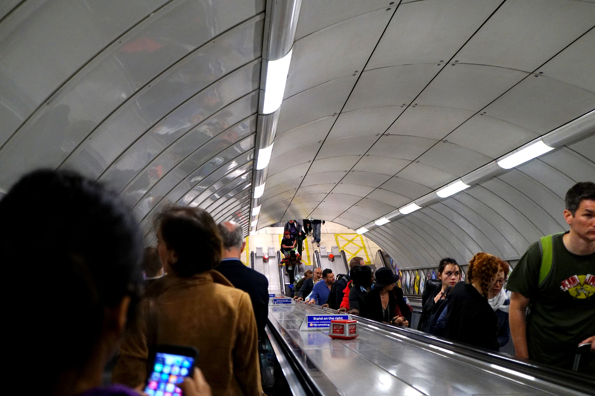 Sony Alpha a5000 (ILCE 5000) + Sony E 30mm F3.5 Macro sample photo. London underground photography