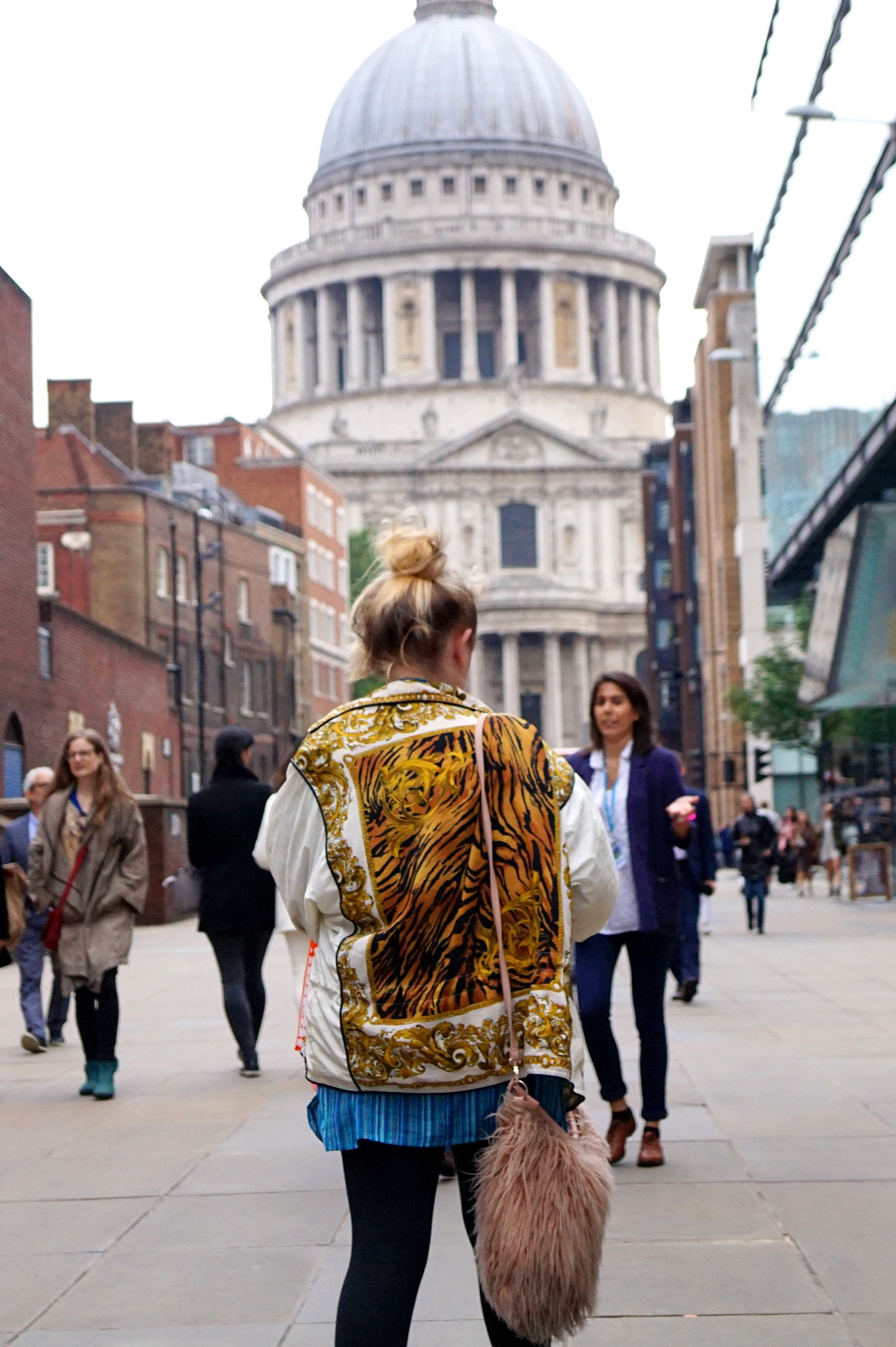 Sony Alpha a5000 (ILCE 5000) + Sony E 30mm F3.5 Macro sample photo. St. peter's, london photography