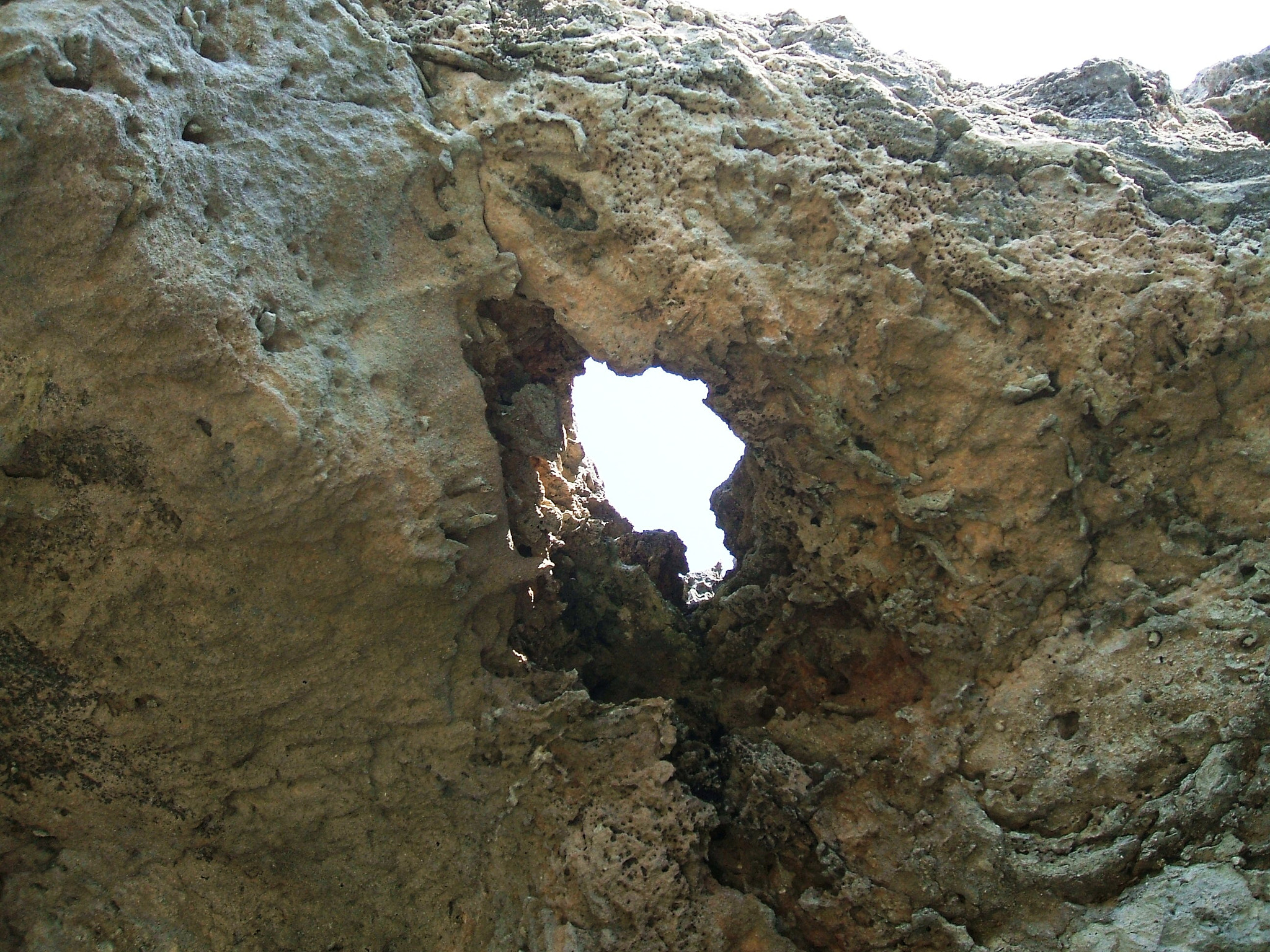 Fujifilm FinePix A500 sample photo. Oltre la roccia ...? photography