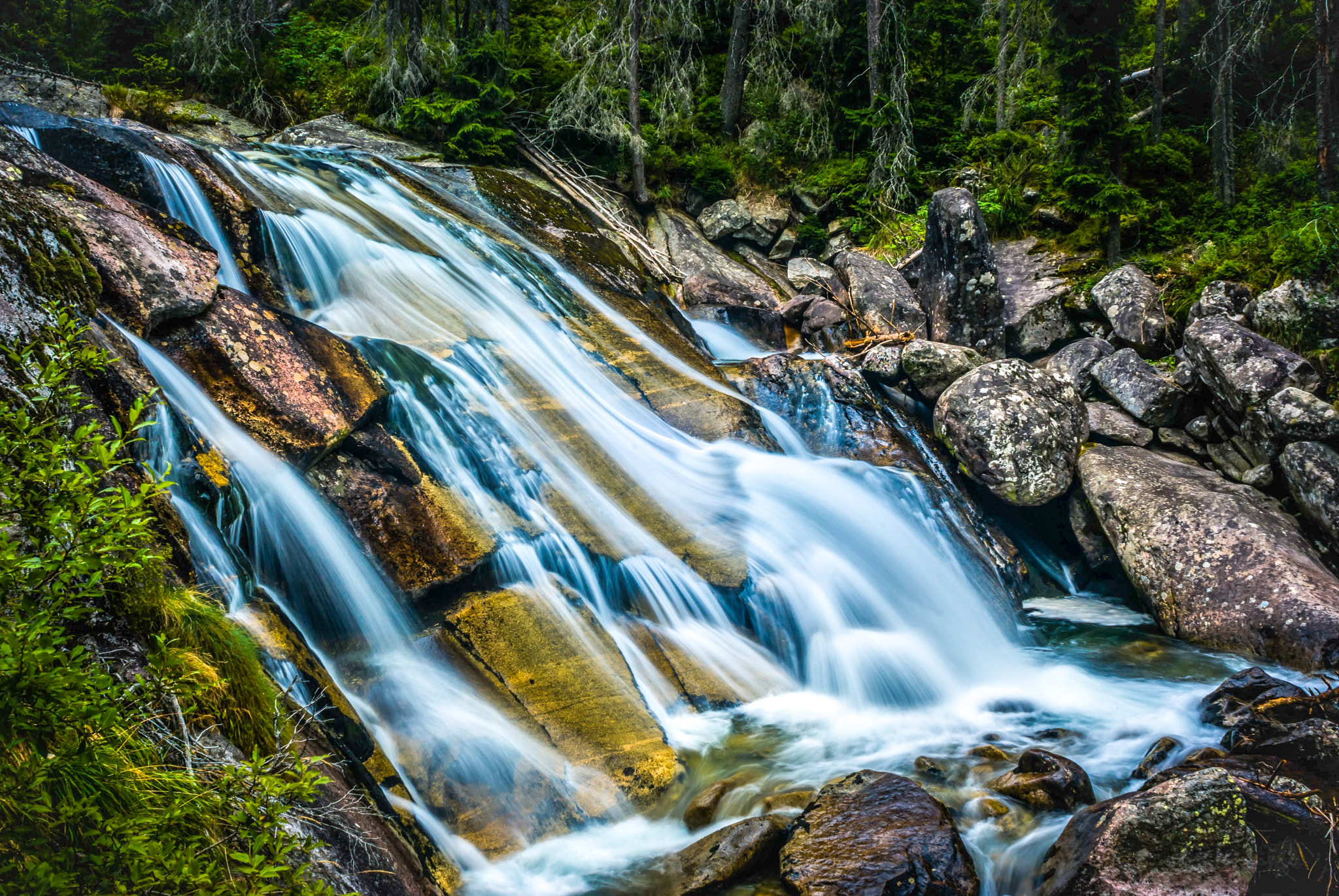 Pentax K200D sample photo. Dlhy waterfall, vodopády srudeného potoka photography