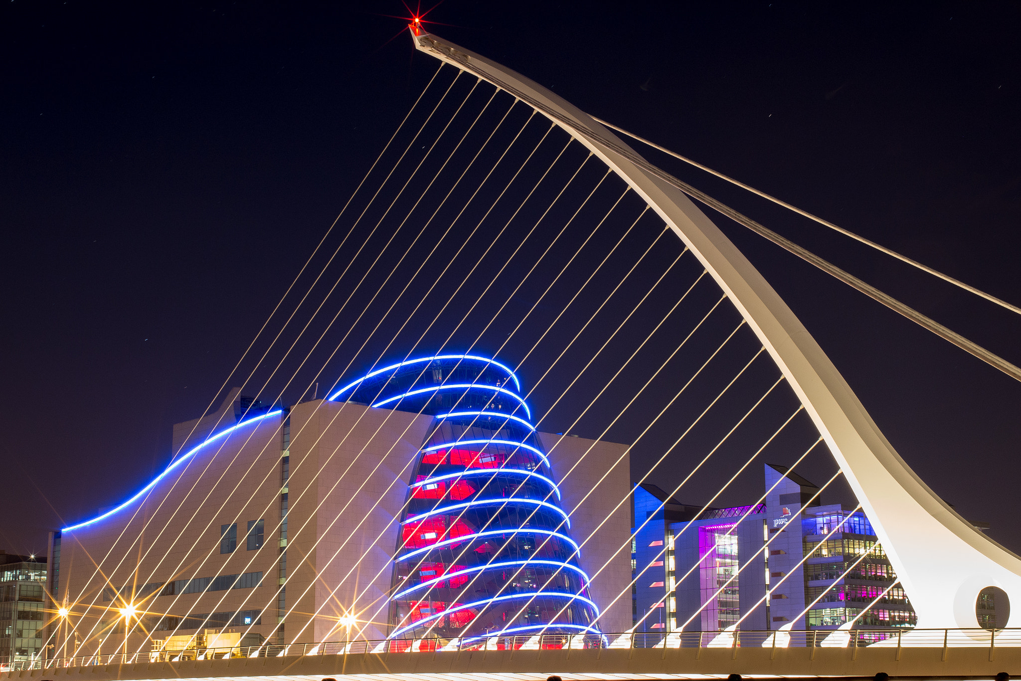 Canon EOS 70D + Canon EF 35mm F2 IS USM sample photo. Samuel beckett bridge dublin photography