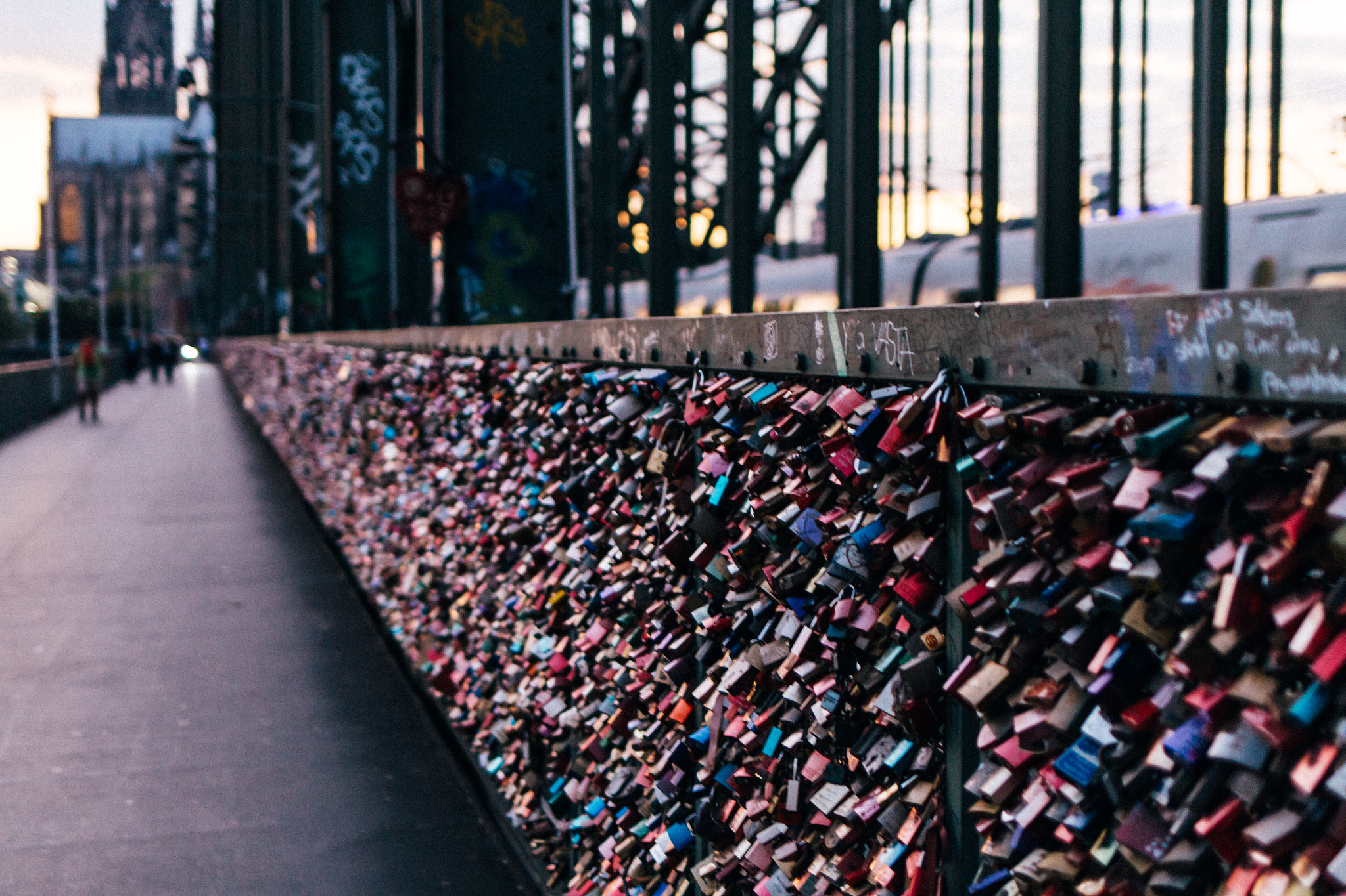 Canon EOS 70D + Canon EF 35mm F2 IS USM sample photo. Hohenzollernbrücke photography