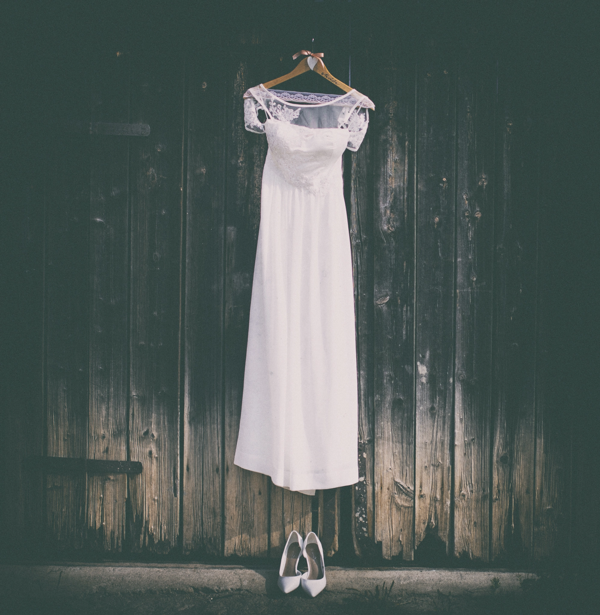 Pentax smc DA 35mm F2.4 AL sample photo. Summer wedding dress photography