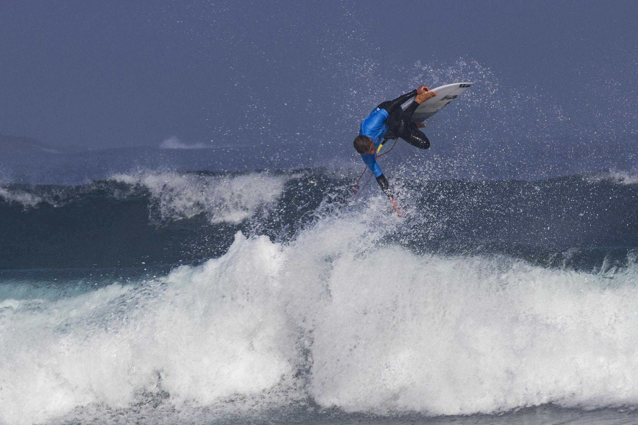 Canon EF 100-400mm F4.5-5.6L IS USM sample photo. Jumping over the waves photography