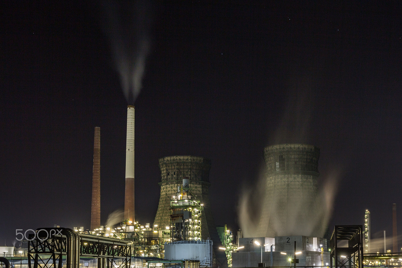 Sigma 17-70mm F2.8-4 DC Macro OS HSM sample photo. Industrie nachts photography