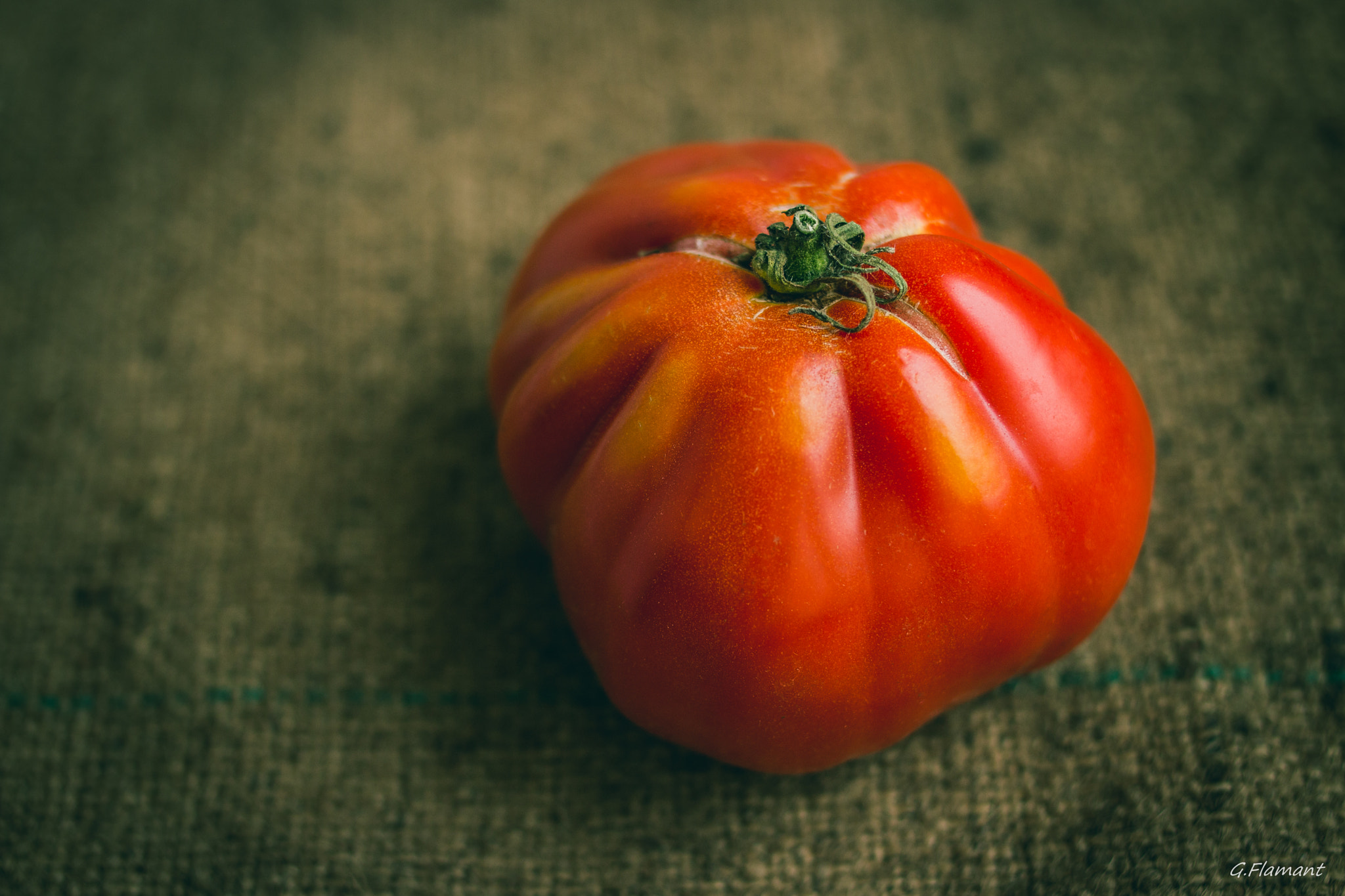 Canon EOS 70D + Canon EF 35mm F2 sample photo. Ceci n'est pas une tomate ! photography