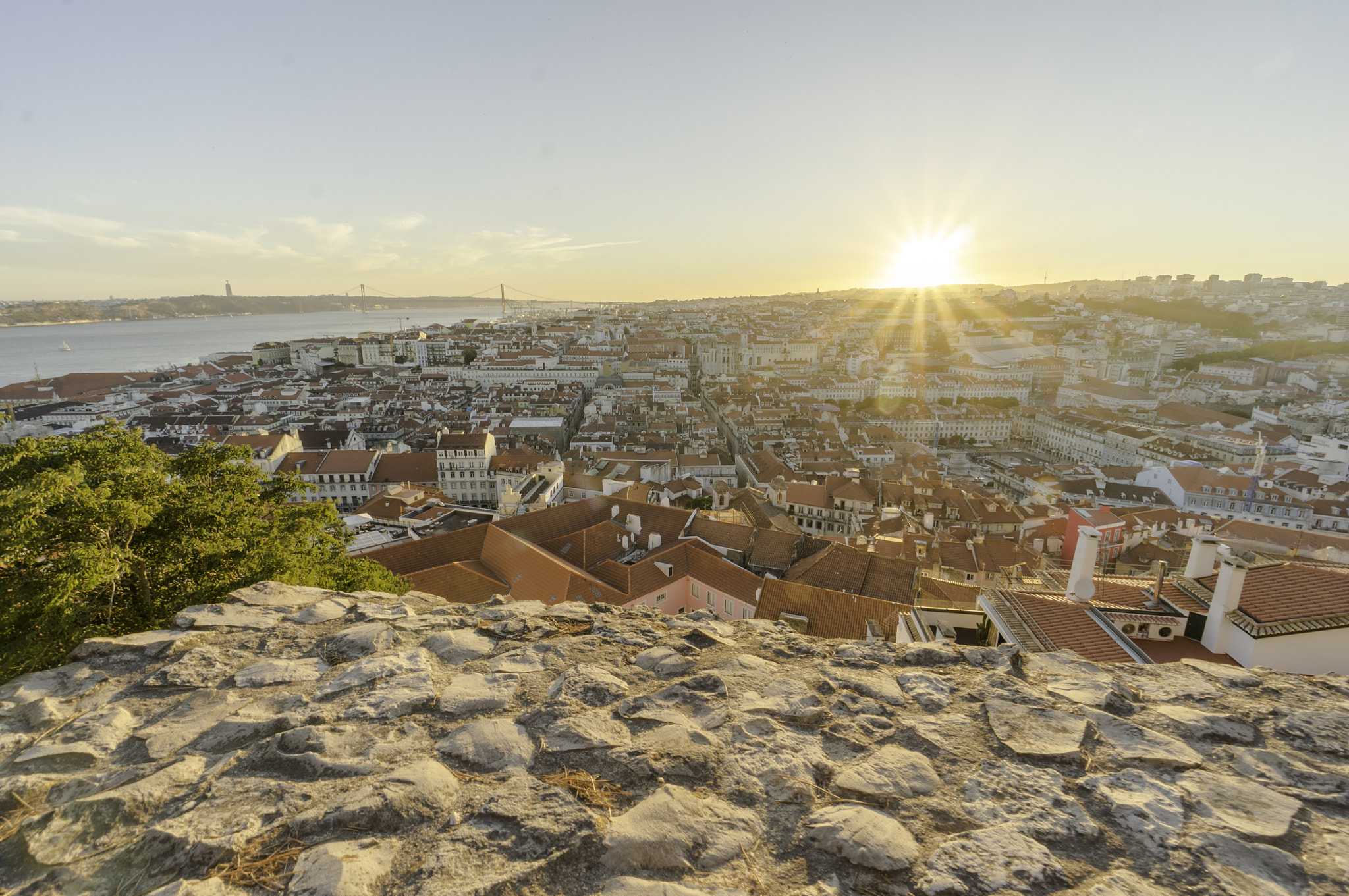 Sony Alpha NEX-5R + Sony E 10-18mm F4 OSS sample photo. Lisbonne depuis castelo de são jorge photography