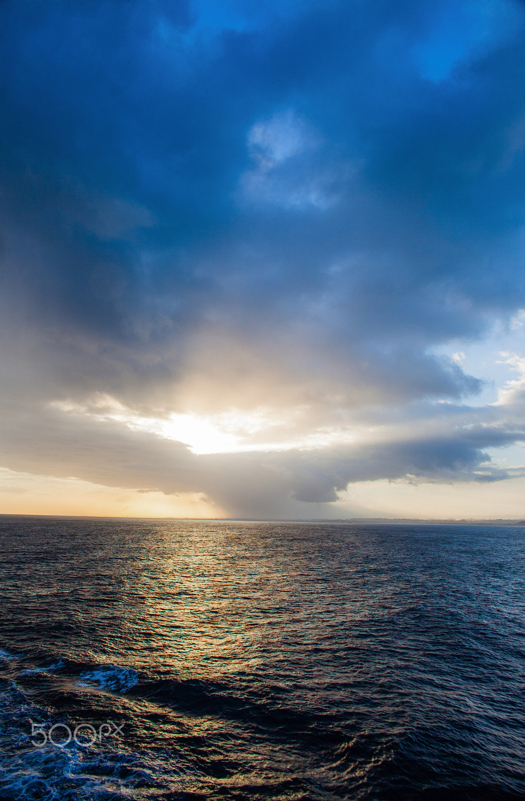 Canon EF 24mm f/1.4L sample photo. Contact photography