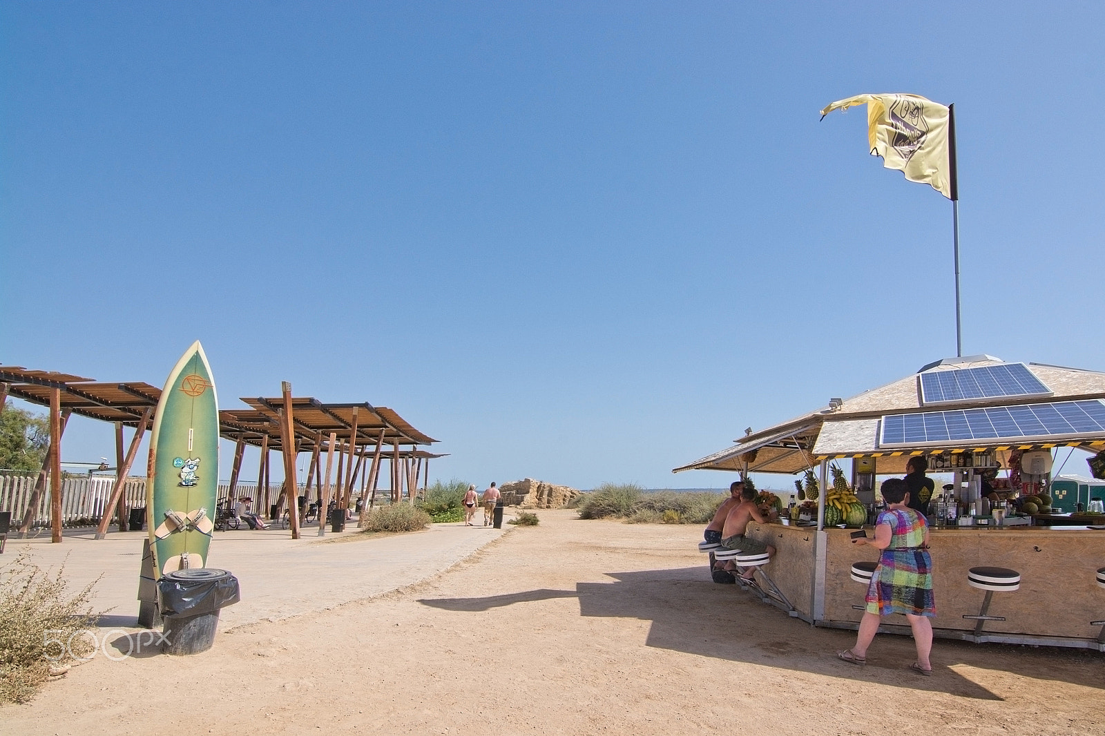 AF Zoom-Nikkor 24-50mm f/3.3-4.5D sample photo. Small beach hut cafe photography