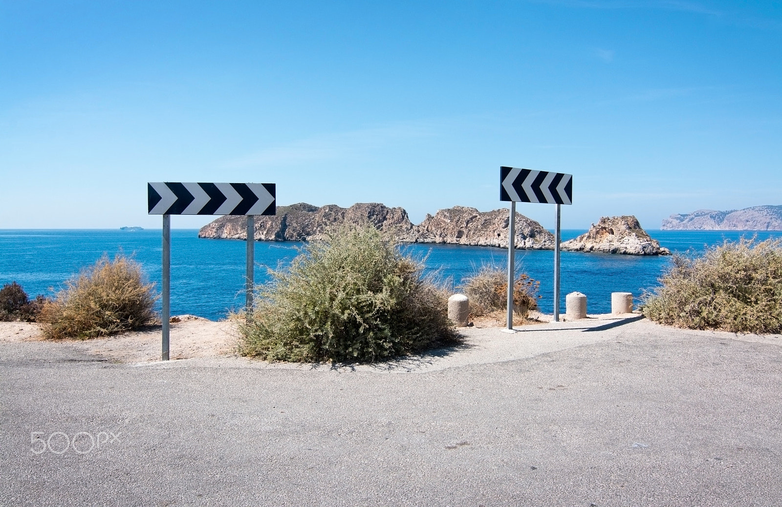 Nikon D7100 sample photo. Warning traffic sign near steep cliff photography