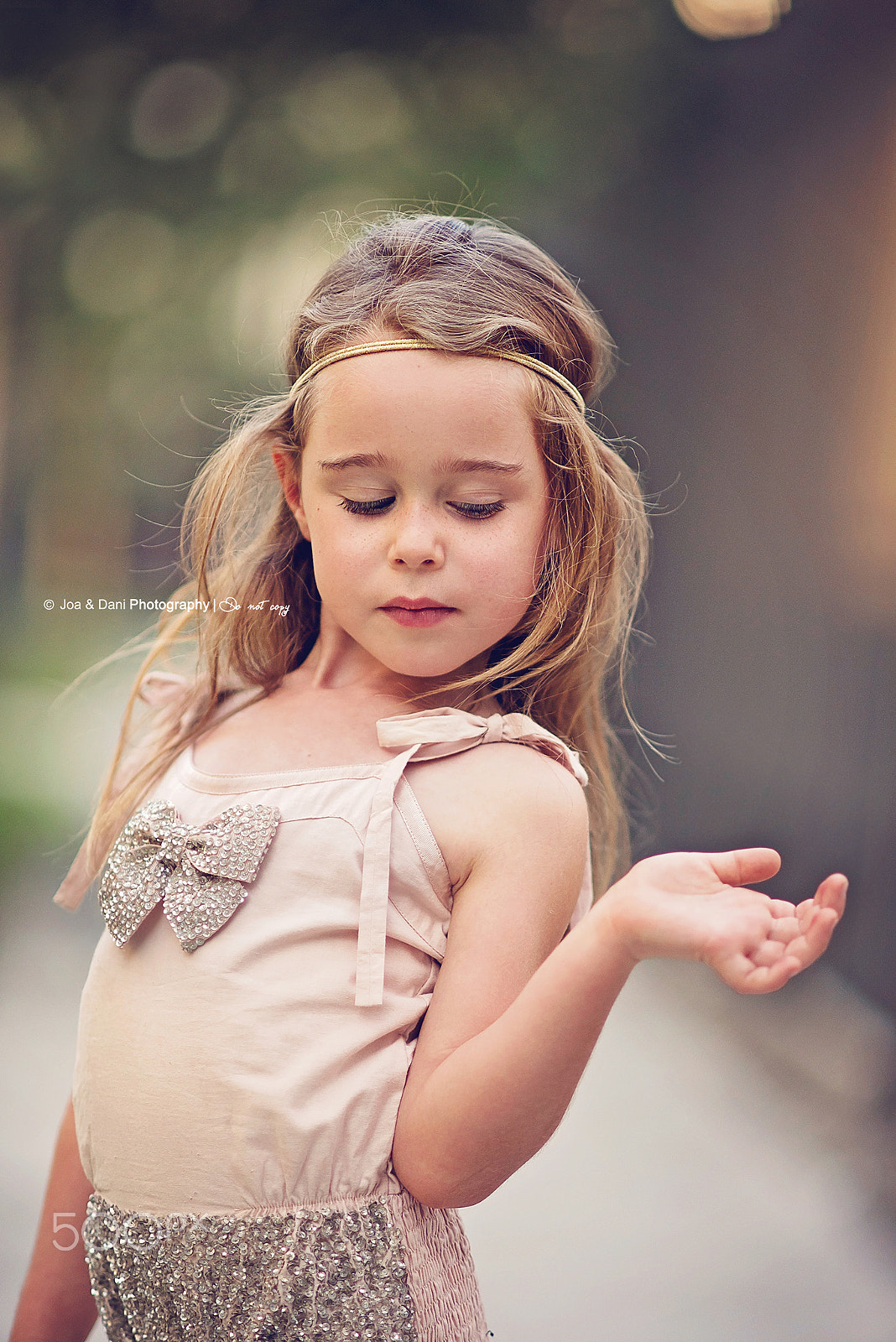Nikon D750 + AF DC-Nikkor 135mm f/2D sample photo. Personality photography