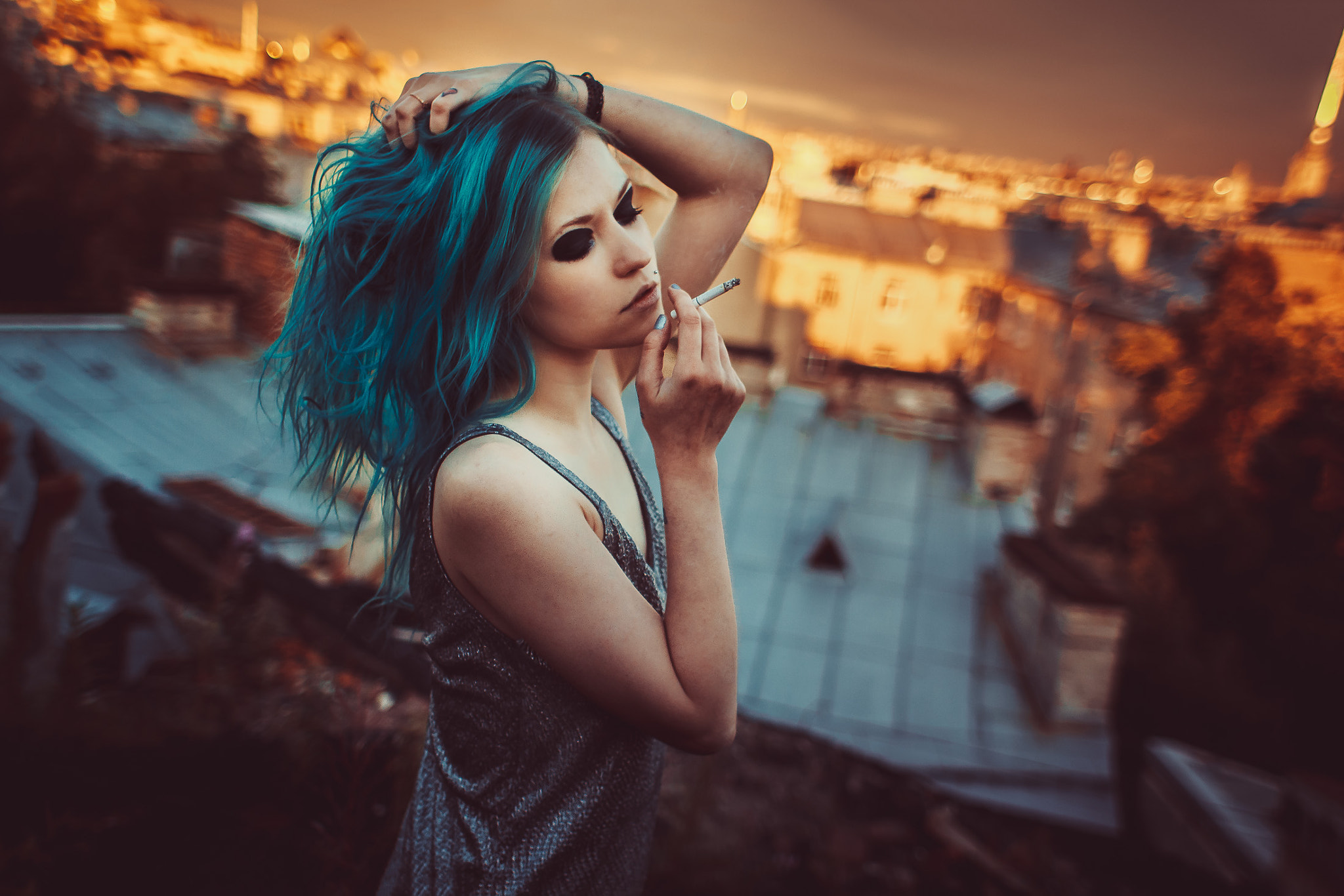 Canon EOS 700D (EOS Rebel T5i / EOS Kiss X7i) + Canon EF 28mm F1.8 USM sample photo. Smoking girl on the roof photography