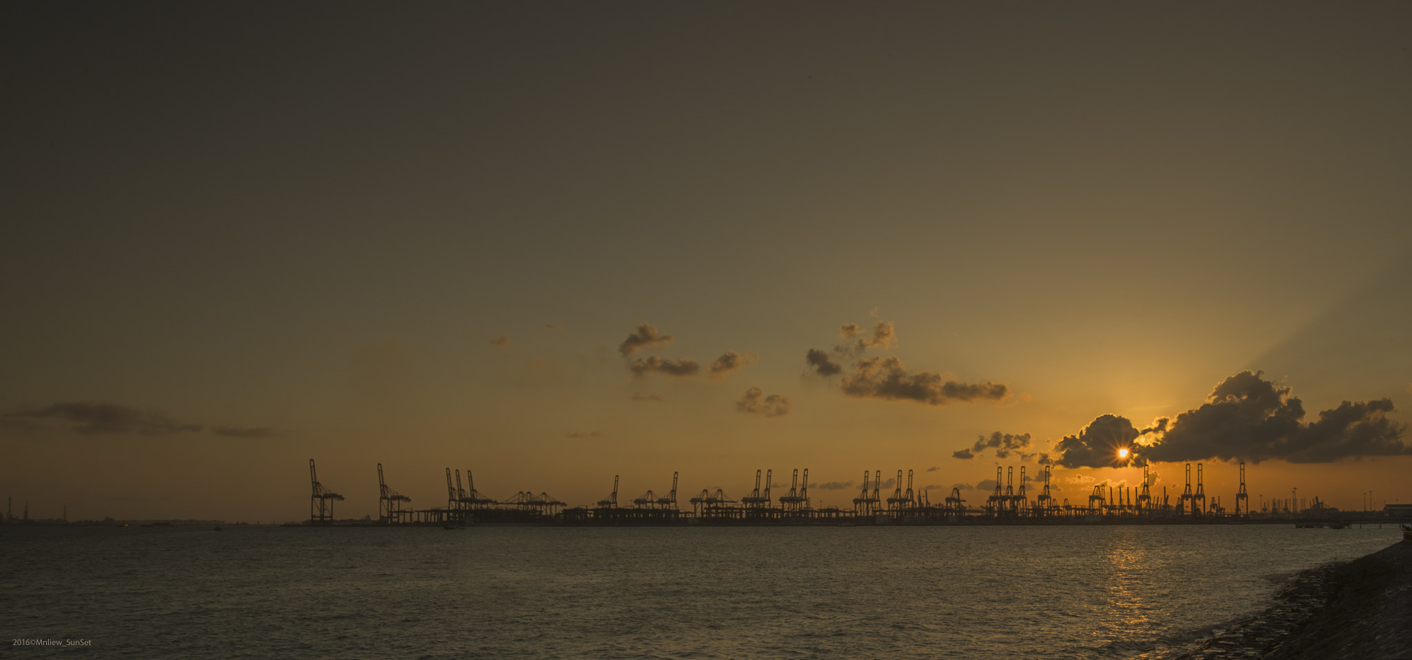 Nikon AF-S Nikkor 18-35mm F3.5-4.5G ED sample photo. Before sunset photography