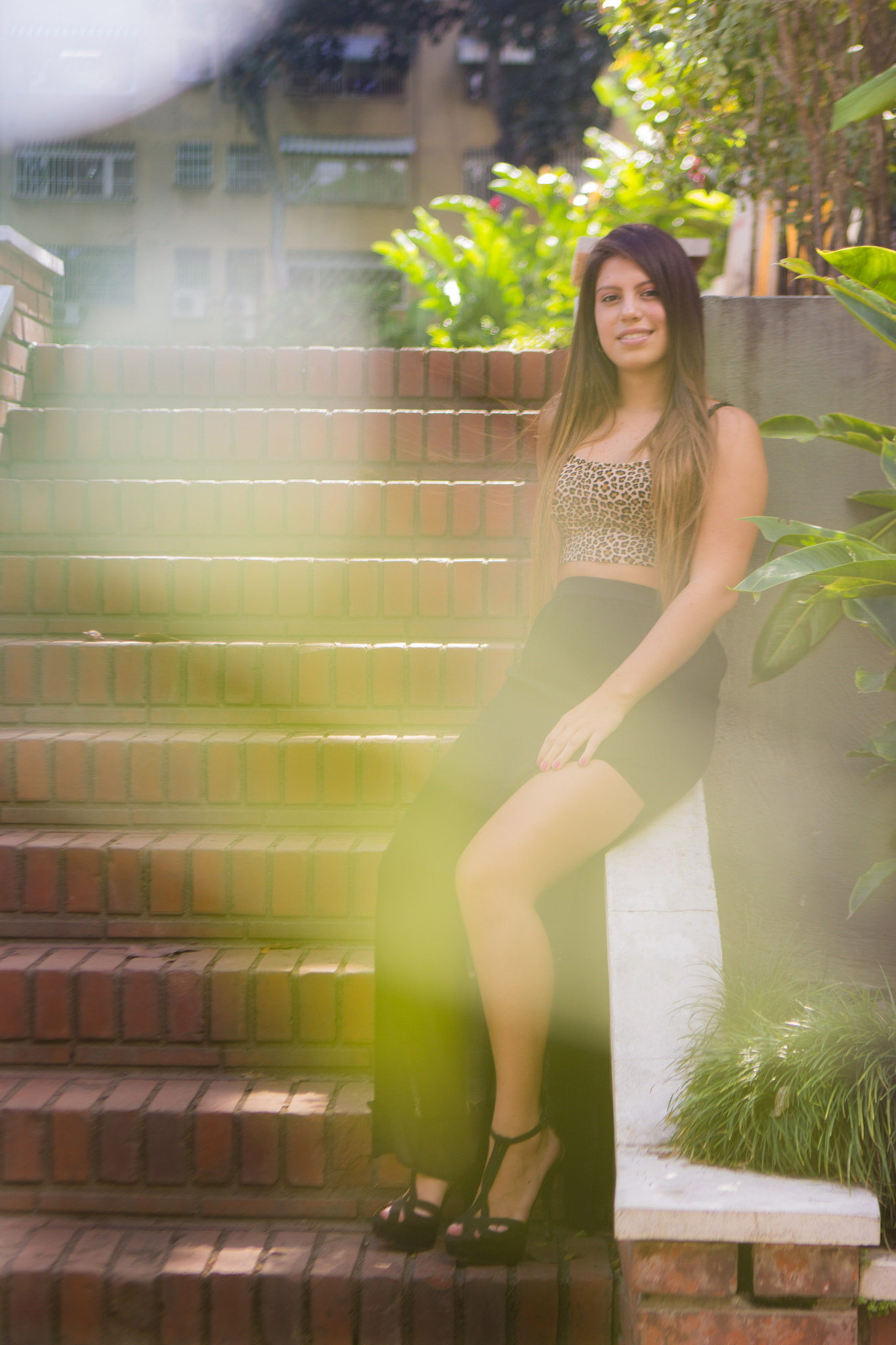 Canon EF 24-70mm F2.8L USM sample photo. Yessica, retrato en la escalera photography