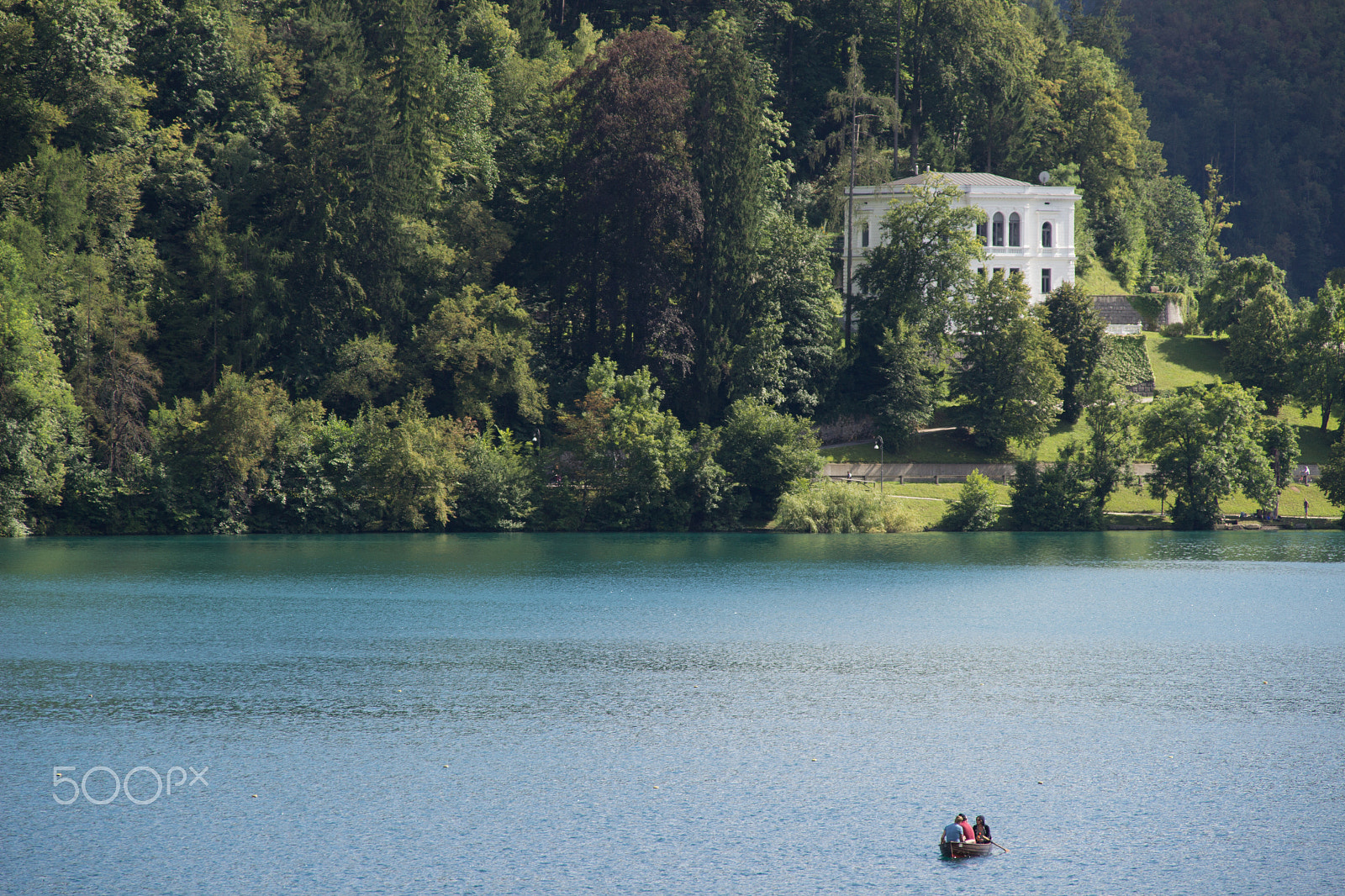Canon EOS 600D (Rebel EOS T3i / EOS Kiss X5) + Canon TS-E 90mm F2.8 Tilt-Shift sample photo. Lake photography