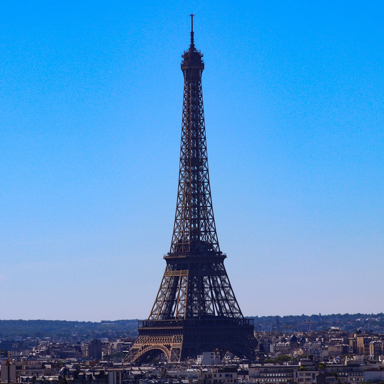 Canon EF 75-300mm f/4-5.6 USM sample photo. Eiffel tower in the distance photography