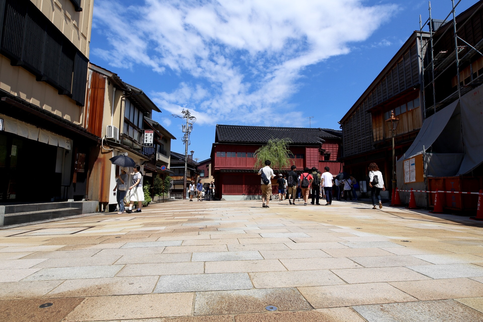 Canon 20mm F1.4 DG HSM | Art 015 sample photo. Higashichayagai - old tea district in japan photography