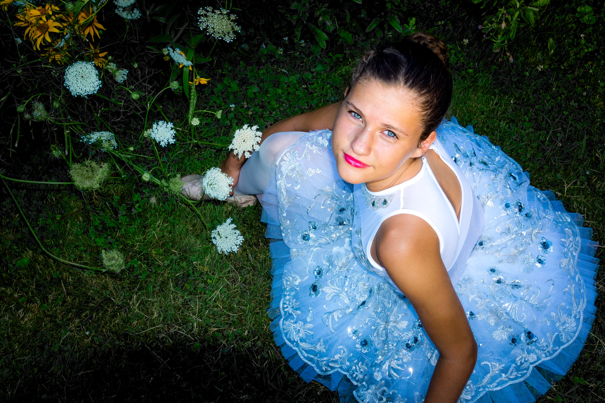 Sony Alpha NEX-7 + Sony Sonnar T* E 24mm F1.8 ZA sample photo. Dancer in the meadow photography