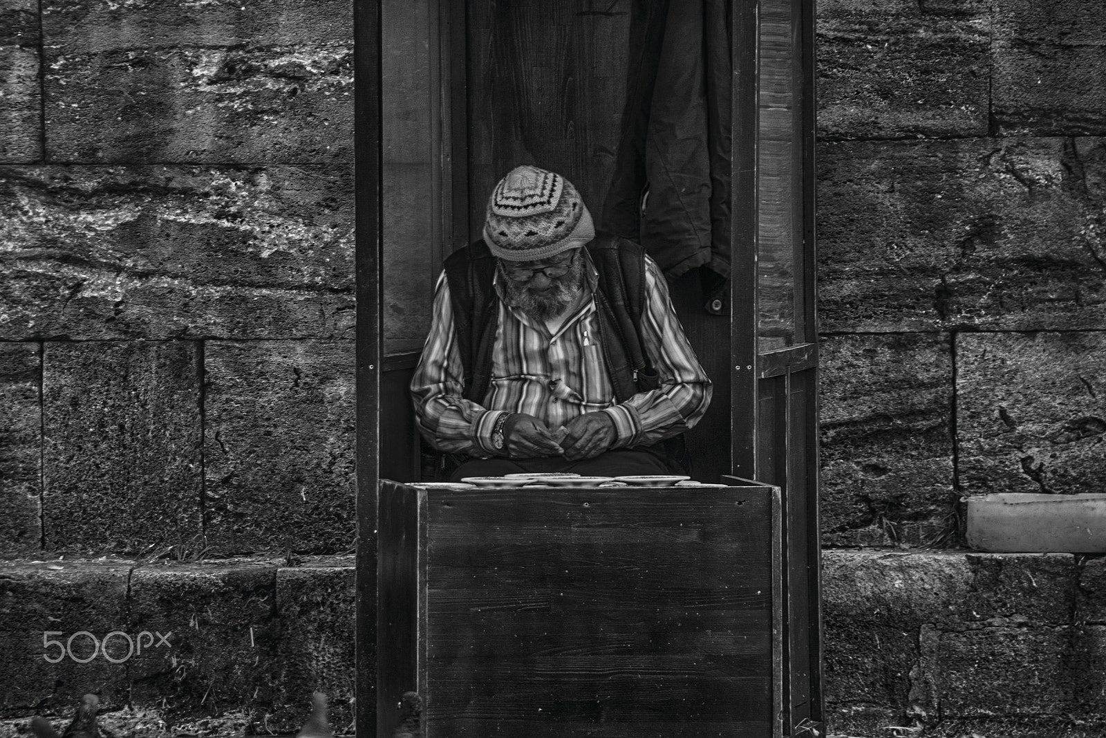 Sigma 18-250mm F3.5-6.3 DC OS HSM sample photo. Old man photography