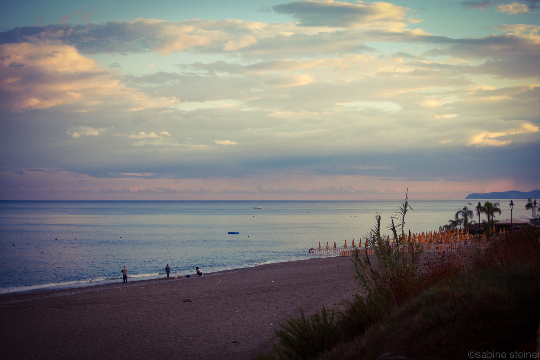 Canon EF 70-300mm F4-5.6 IS USM sample photo. Summer is ending... photography