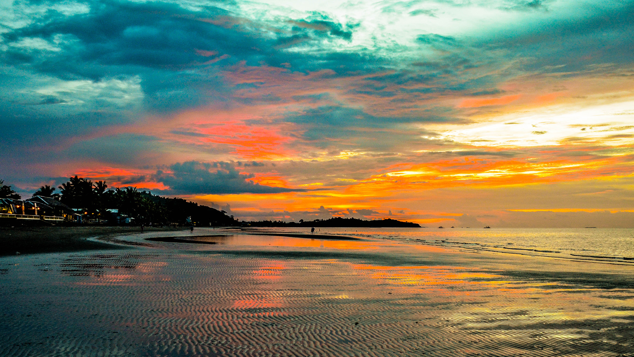 Nikon D7000 + Nikon AF Nikkor 24mm F2.8D sample photo. Golden sunset photography