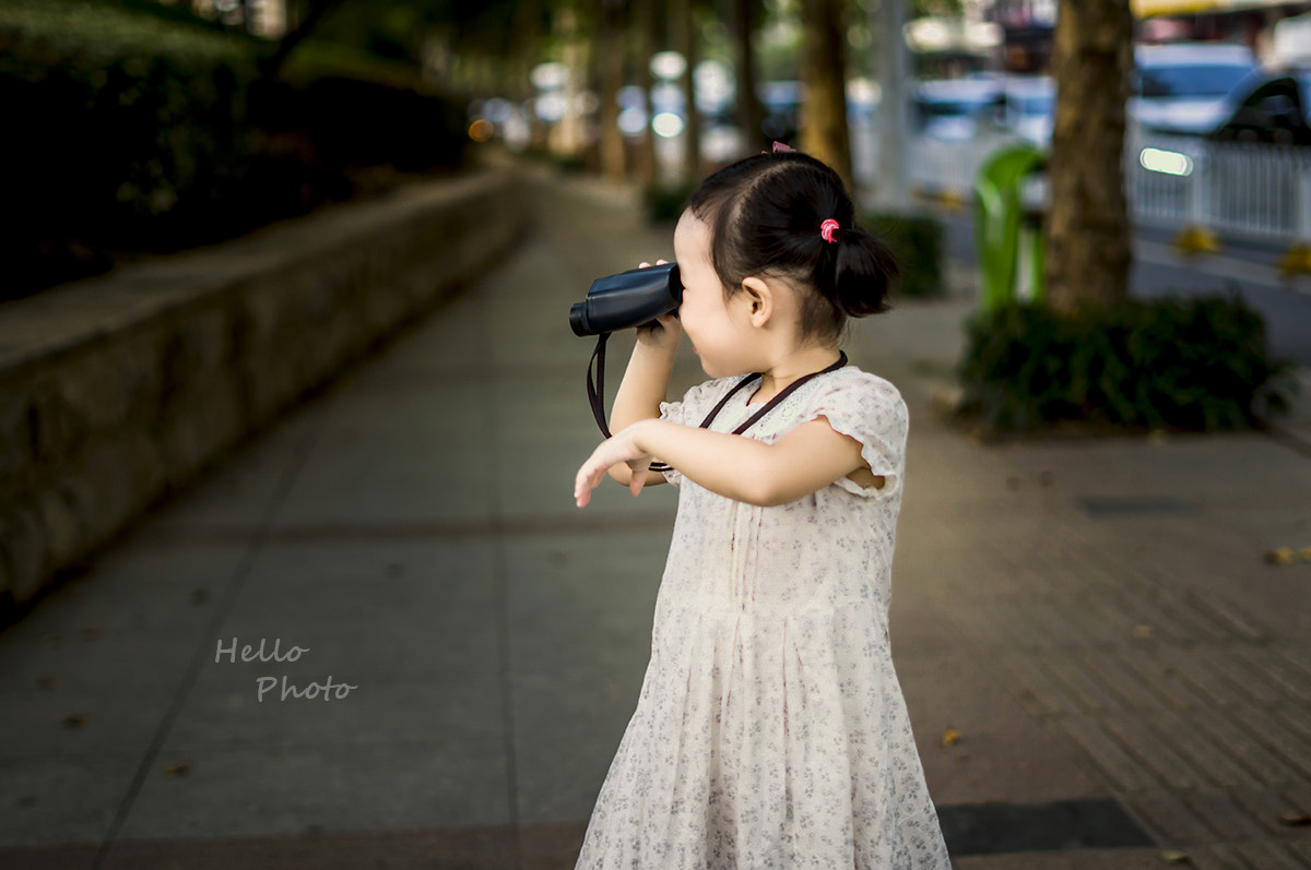 Sony Alpha NEX-5N + 50mm F1.8 sample photo. Clever girl photography
