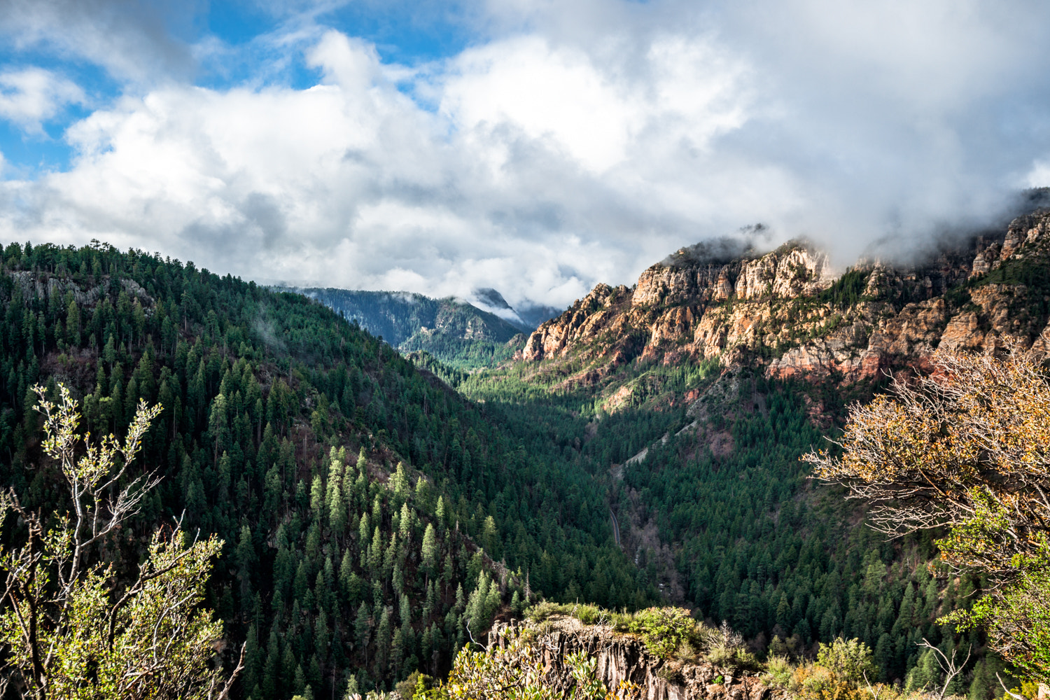 Sony Alpha DSLR-A900 + Sony Vario-Sonnar T* 16-35mm F2.8 ZA SSM sample photo. Between sedona and grand canyon photography