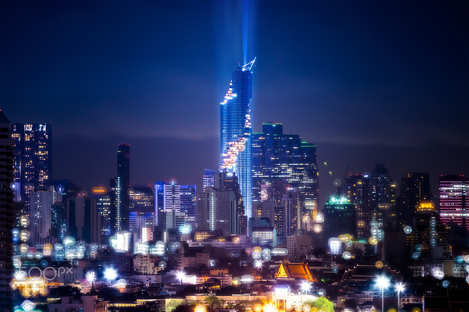 Canon EF 100-400mm F4.5-5.6L IS USM sample photo. Mahanakorn building photography