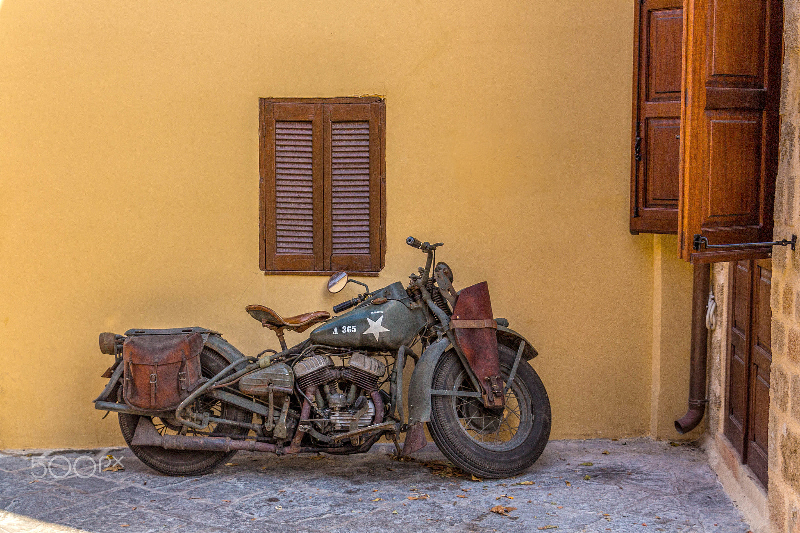 Canon EOS 700D (EOS Rebel T5i / EOS Kiss X7i) sample photo. India motors photography