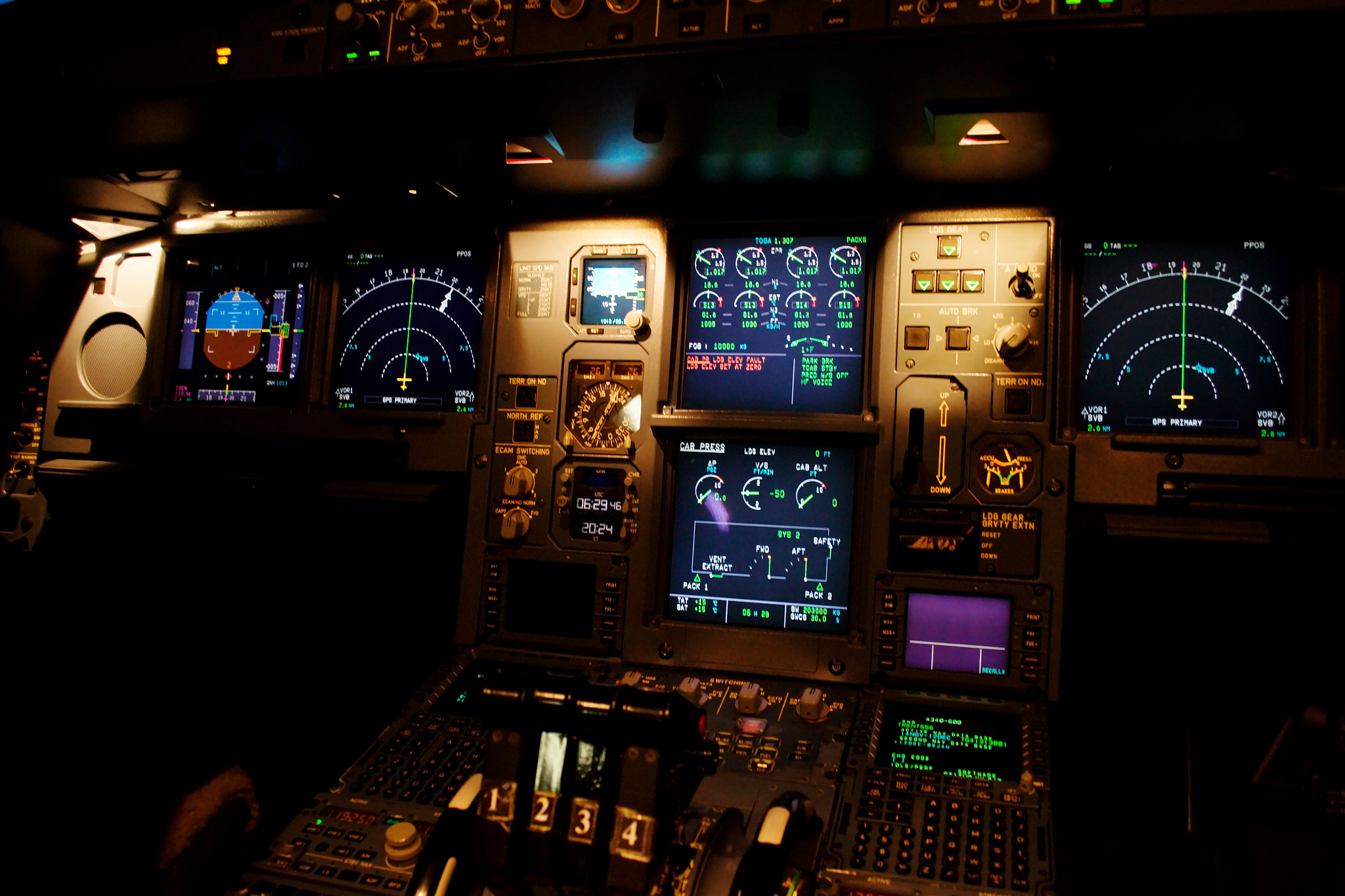 18.00 - 55.00 mm f/3.5 - 5.6 sample photo. Plane control photography