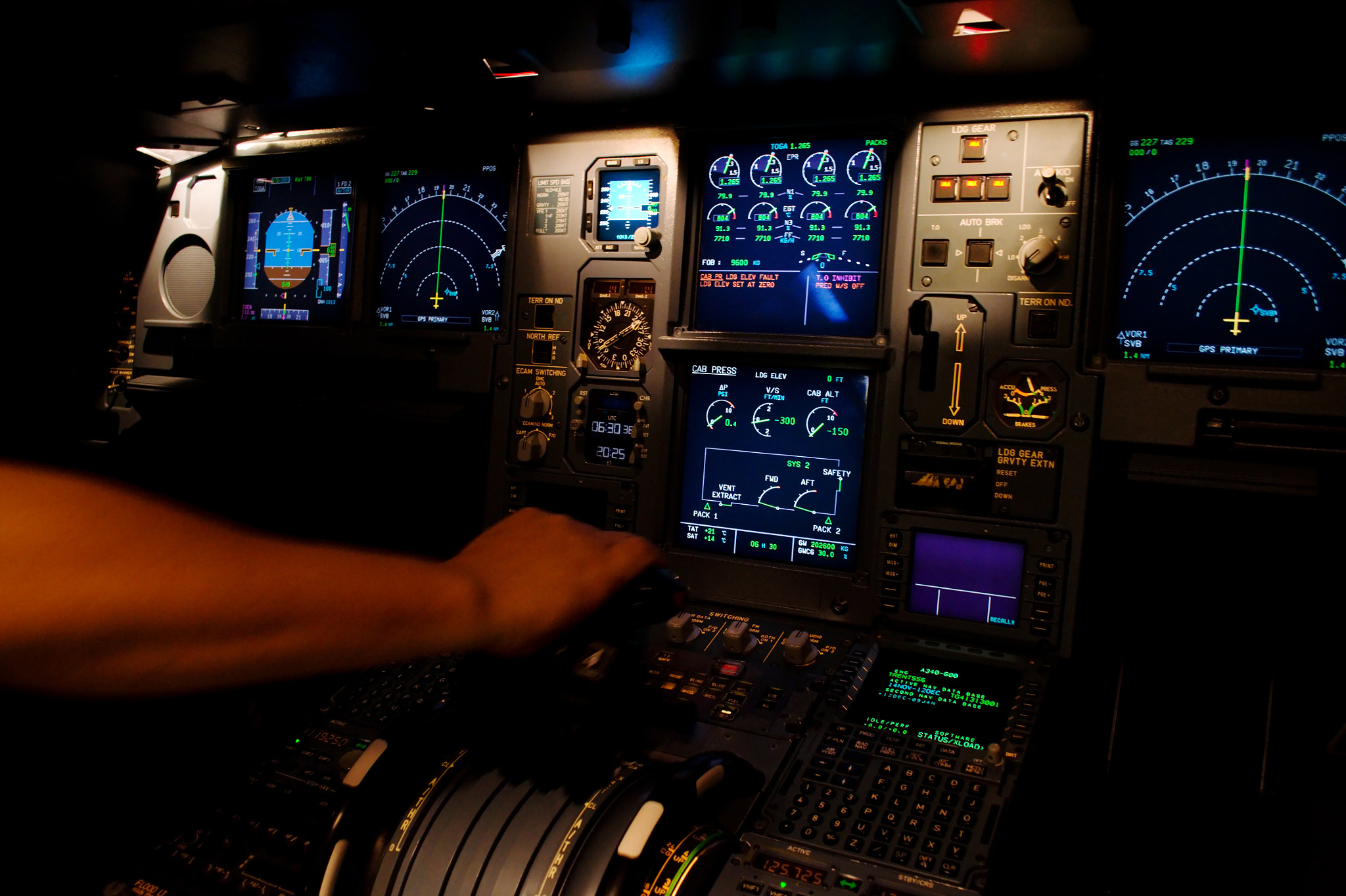 18.00 - 55.00 mm f/3.5 - 5.6 sample photo. Plane control photography