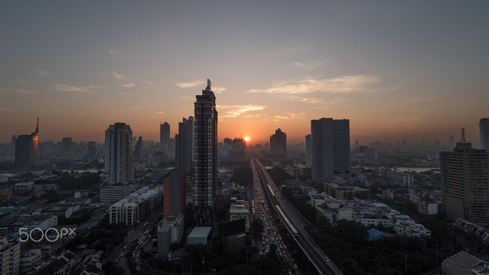 Panasonic Lumix DMC-GH4 + Olympus M.Zuiko Digital ED 7-14mm F2.8 PRO sample photo. Bangkok cityscape at sunset, thailand photography