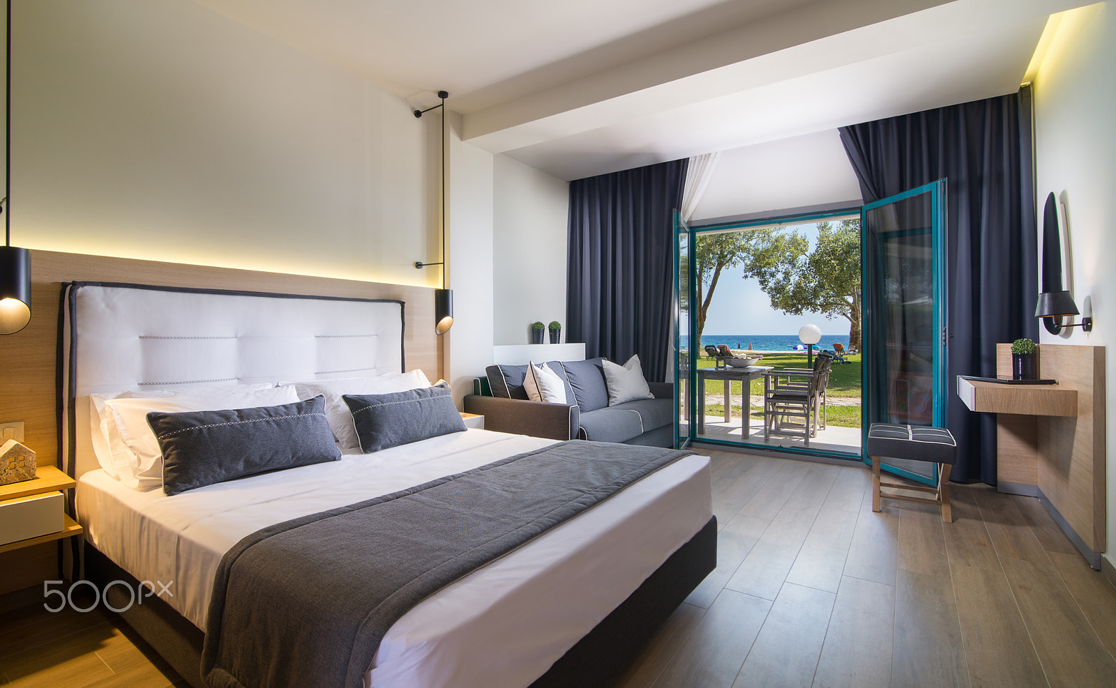 Tokina AT-X 16-28mm F2.8 Pro FX sample photo. Studios-hotel photography photography