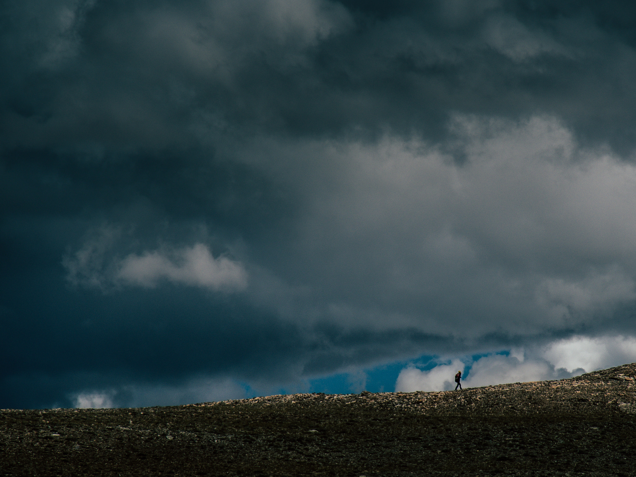 Olympus PEN E-PL7 sample photo. On the edge photography