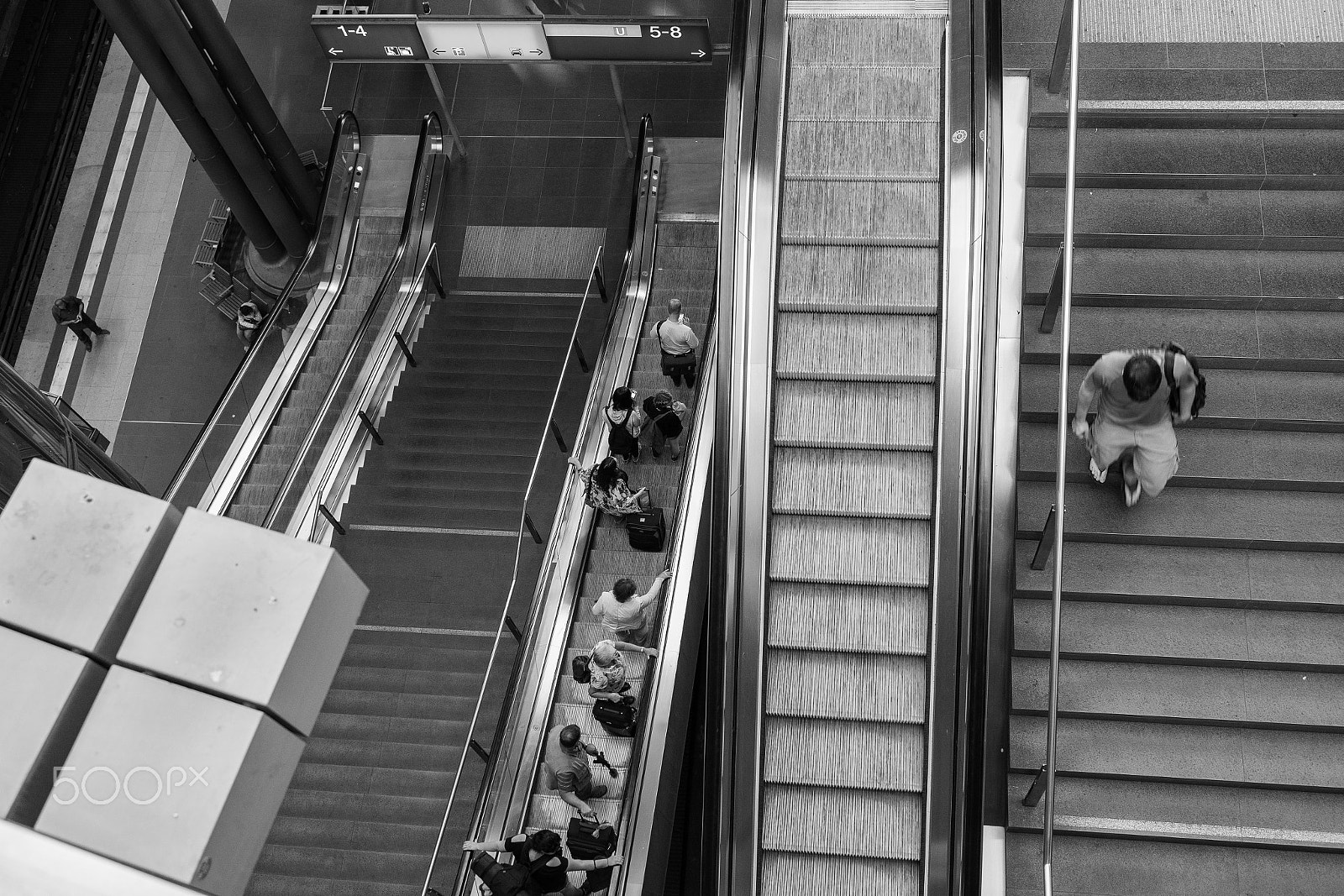 Sony a7 + E 35mm F2 sample photo. Stairs and steps photography