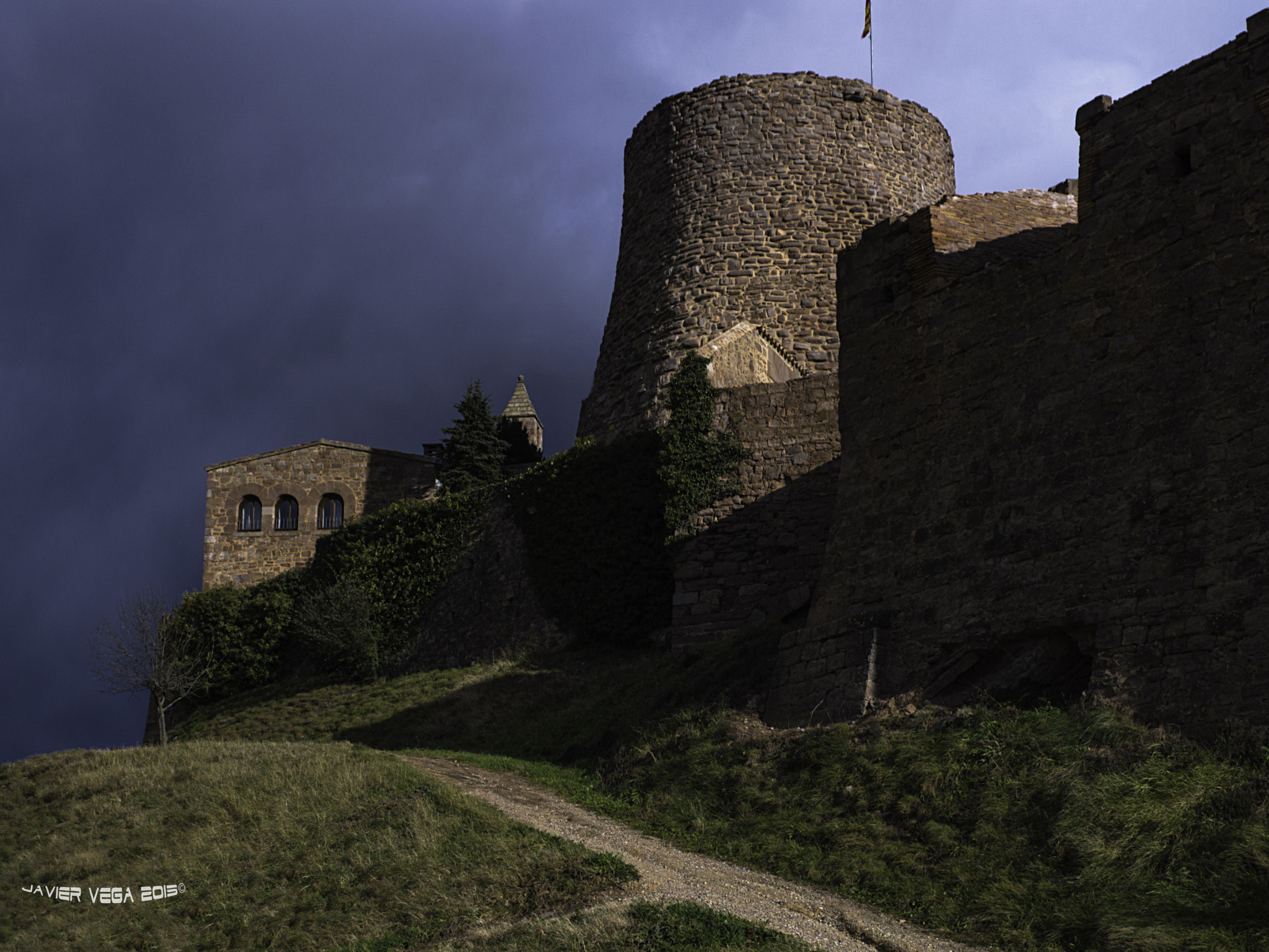 Panasonic Lumix DMC-GF6 + LUMIX G VARIO PZ 14-42/F3.5-5.6 sample photo. Brillando debajo de las nubes. photography