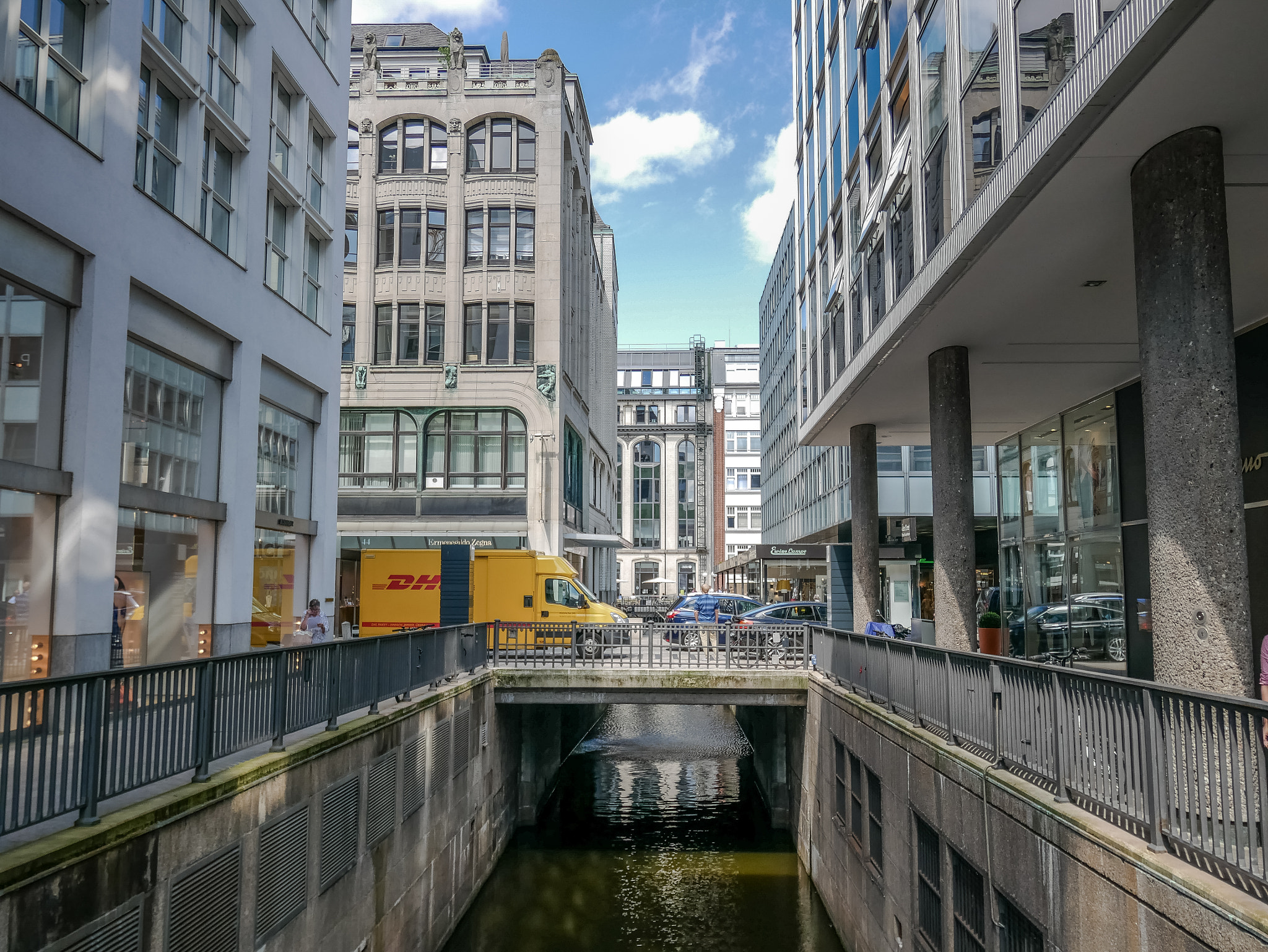 Panasonic Lumix DMC-GX85 (Lumix DMC-GX80 / Lumix DMC-GX7 Mark II) sample photo. Hamburg has over 2300 bridges. that's more than amsterdam and venice combined. photography