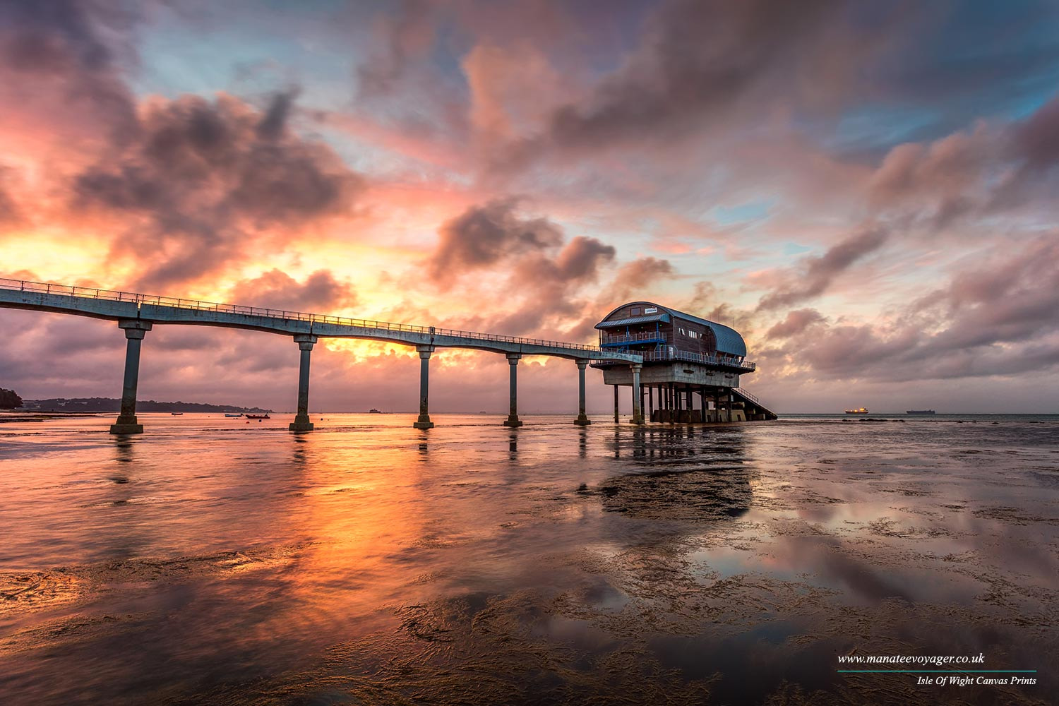 Canon EOS 5DS + Canon EF 17-40mm F4L USM sample photo. Sunset at the lifeboat station photography