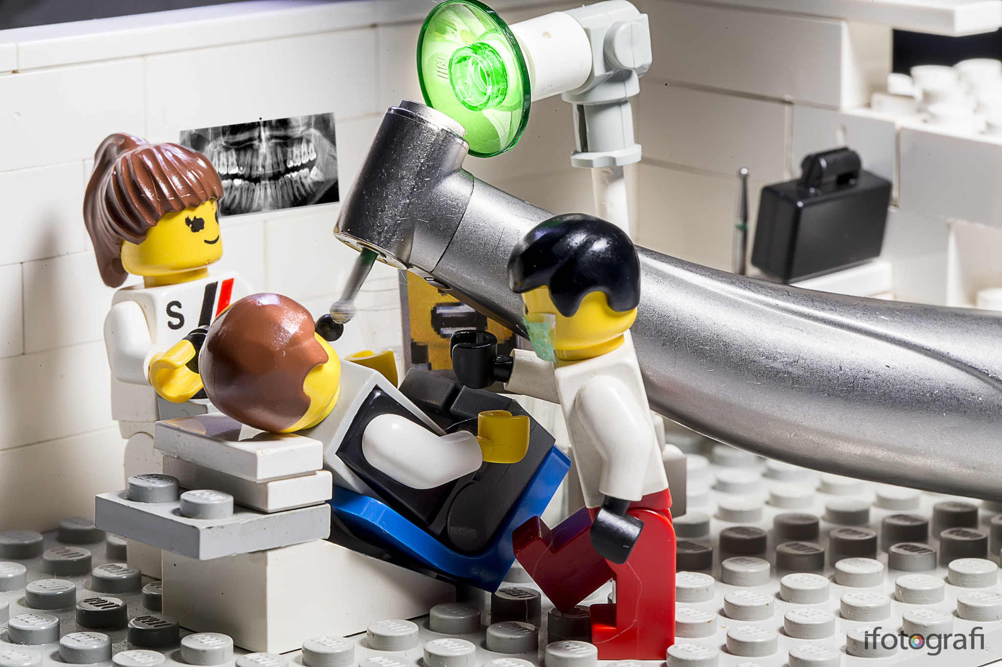 Canon EF 100mm F2.8L Macro IS USM sample photo. Lego dentist photography