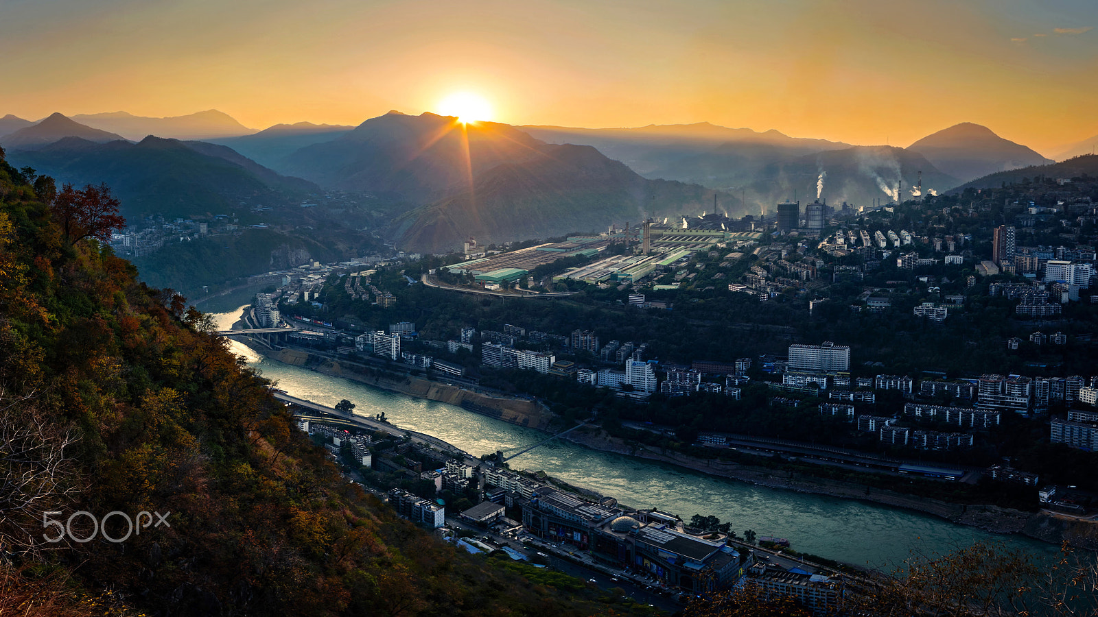 smc PENTAX-DA L 18-55mm F3.5-5.6 sample photo. Sunset mountain city photography