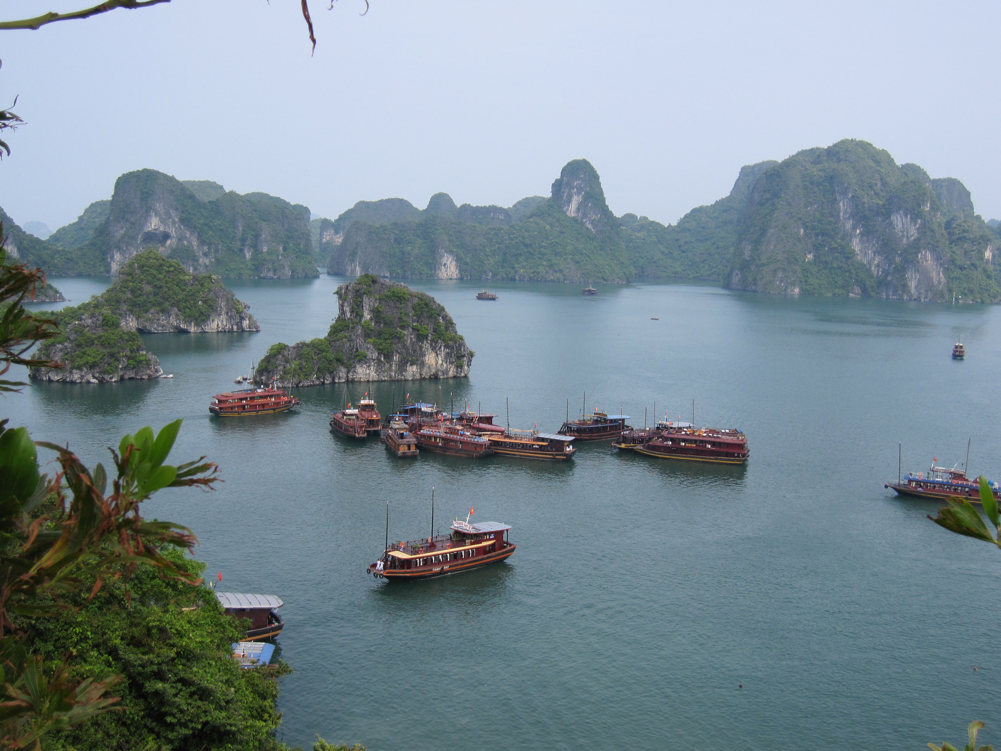 Canon PowerShot SD960 IS (Digital IXUS 110 IS / IXY Digital 510 IS) sample photo. Ha long bay 2010 photography